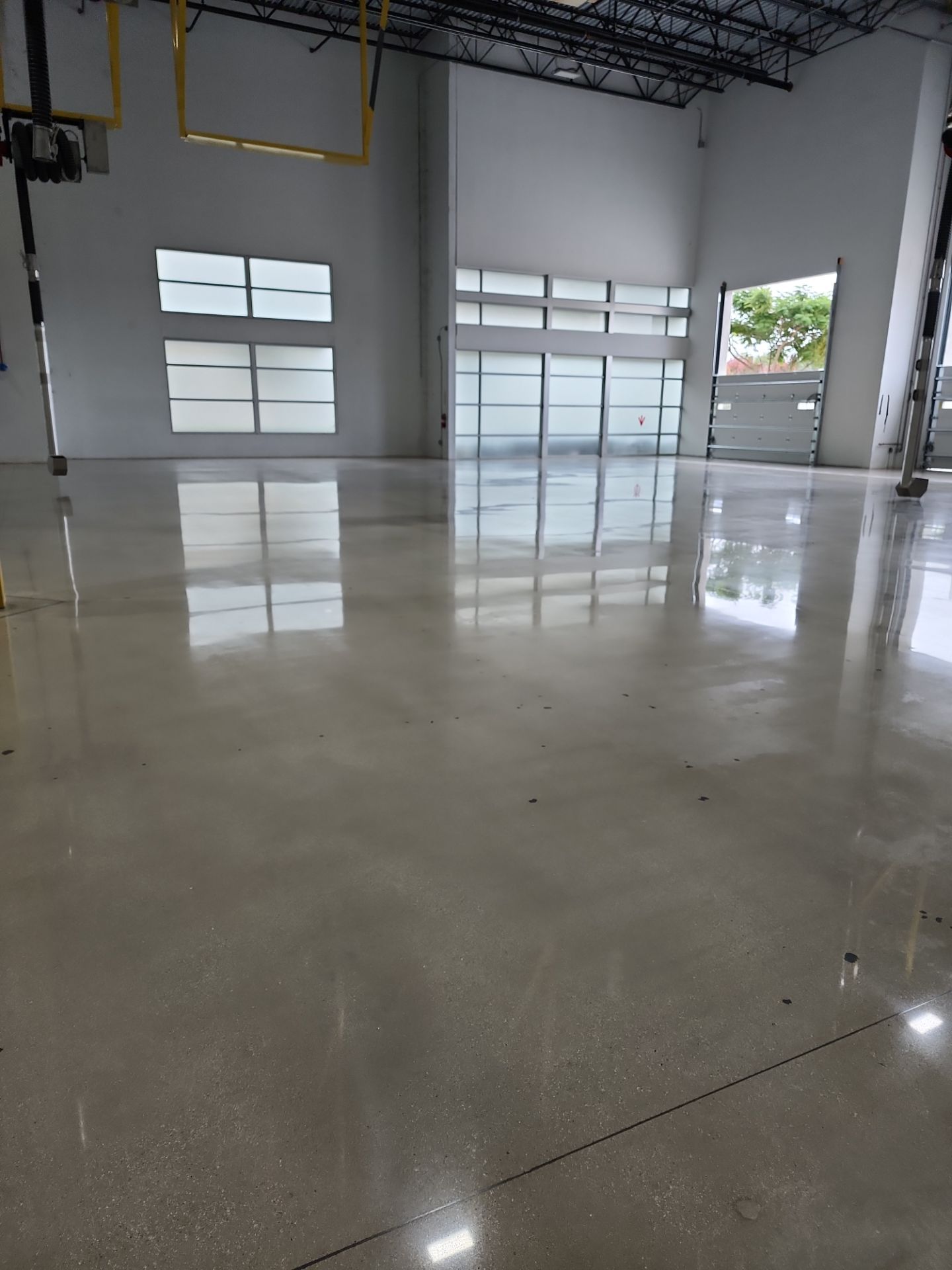 Pepsi Warehouse Concrete Polishing by Seamless Surfaces