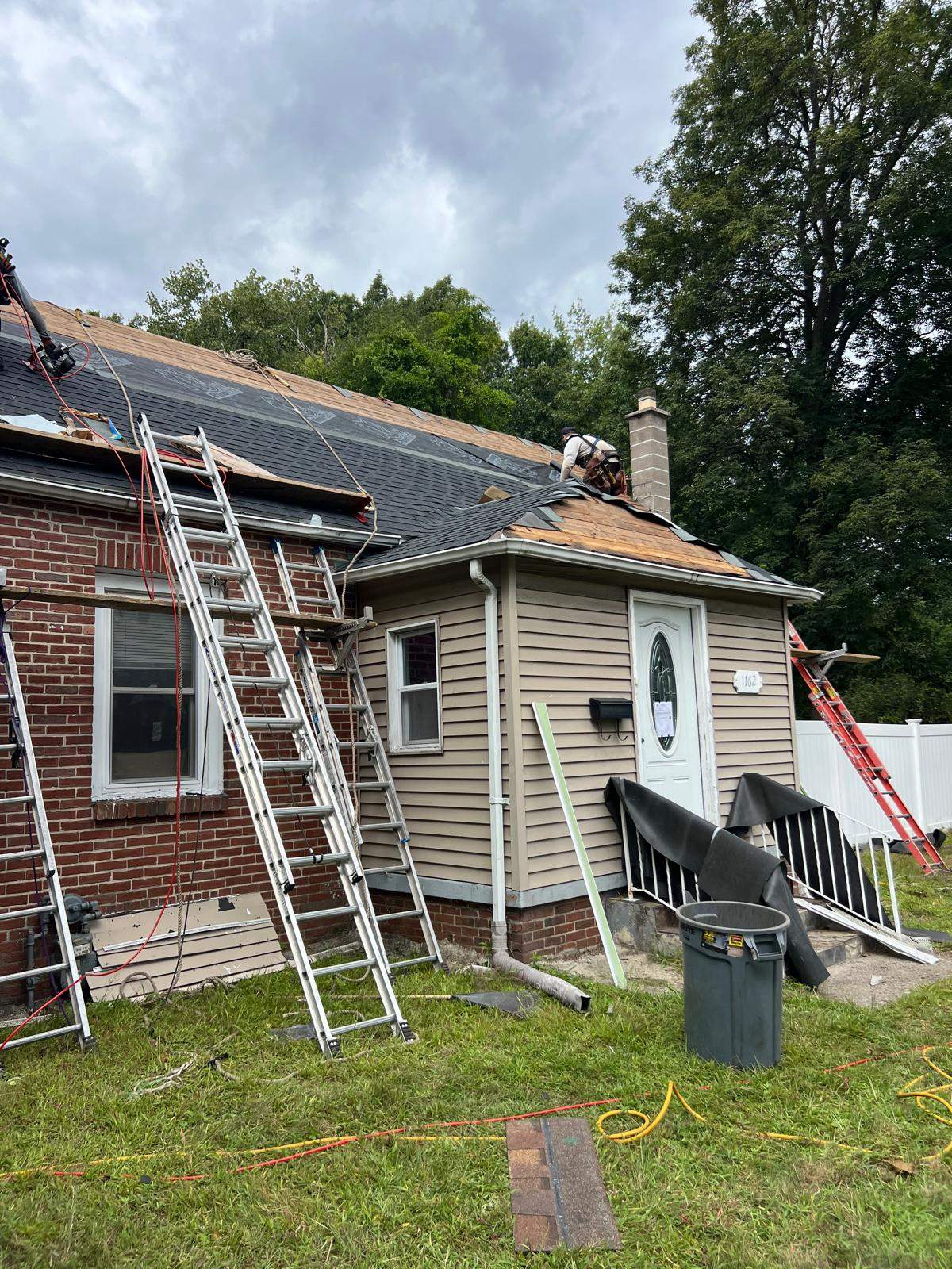 Full Roof Replacement – Owens Corning Duration, Onyx Black with Ridge Vent Upgrade by JOHNNYS PRO