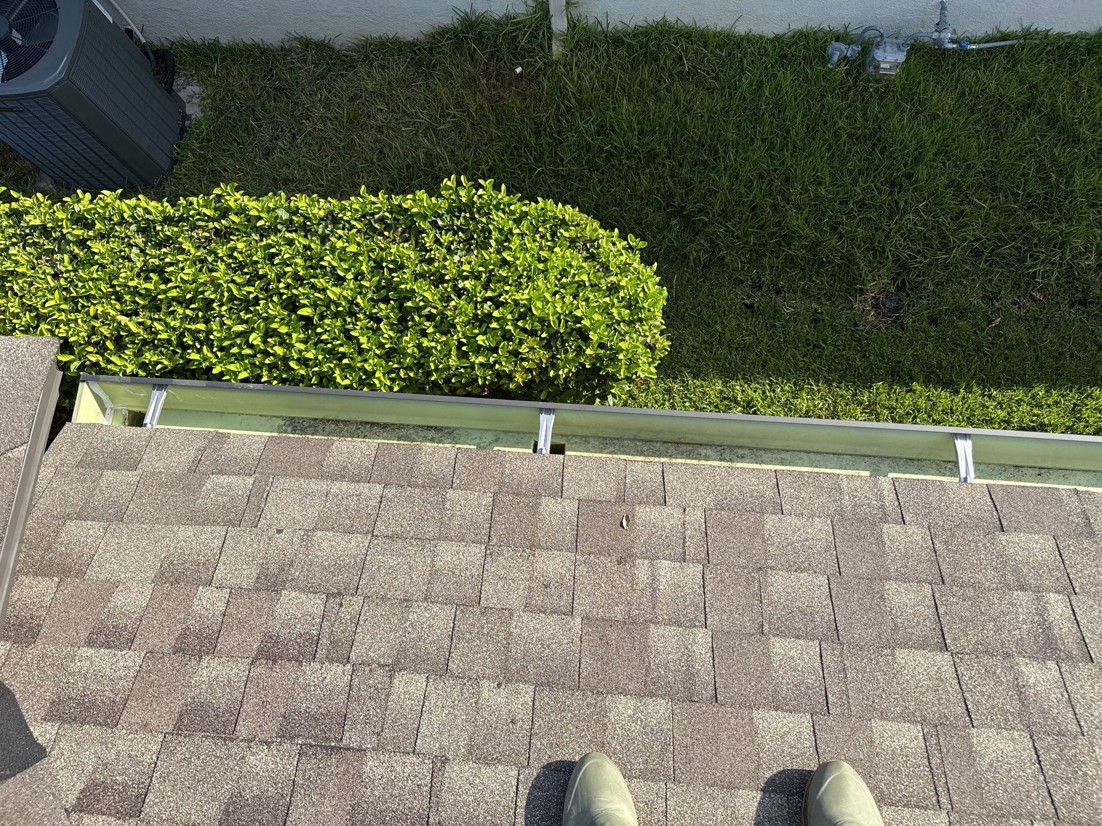 Gutter Cleaning Over Screen Enclosure β Greenbrook Village, Lakewood Ranch, FL by Sunshine AquaWash