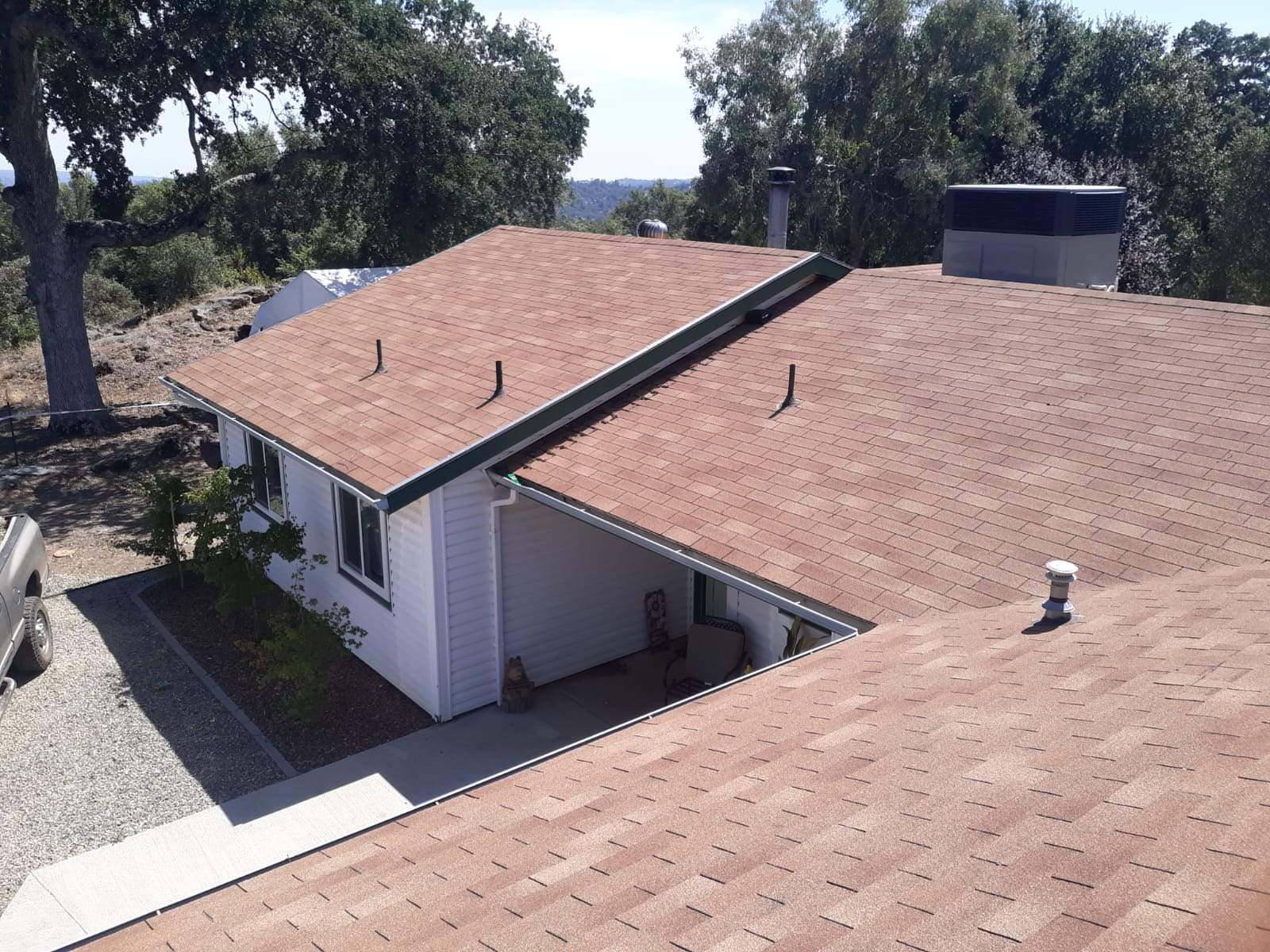 Metal roofing installation using Standing seam metal roofing system by Straight Edge Roofing Inc