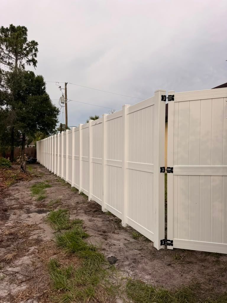 8'H White Vinyl Privacy Fence Installation in North Port by True Fence LLC