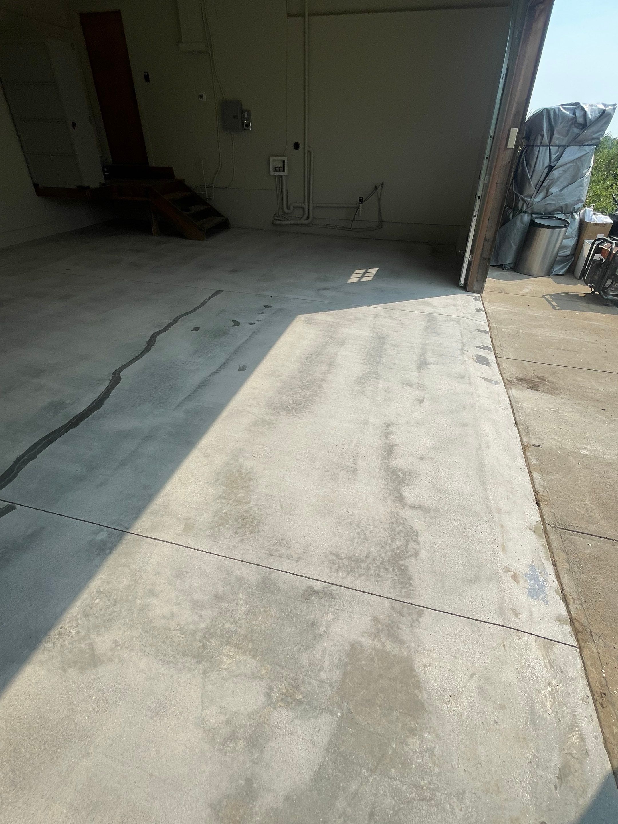Domino Flake Floor Coating and Crack Repair in Chancellor by Select Painting, Coatings & Garage Cabinets