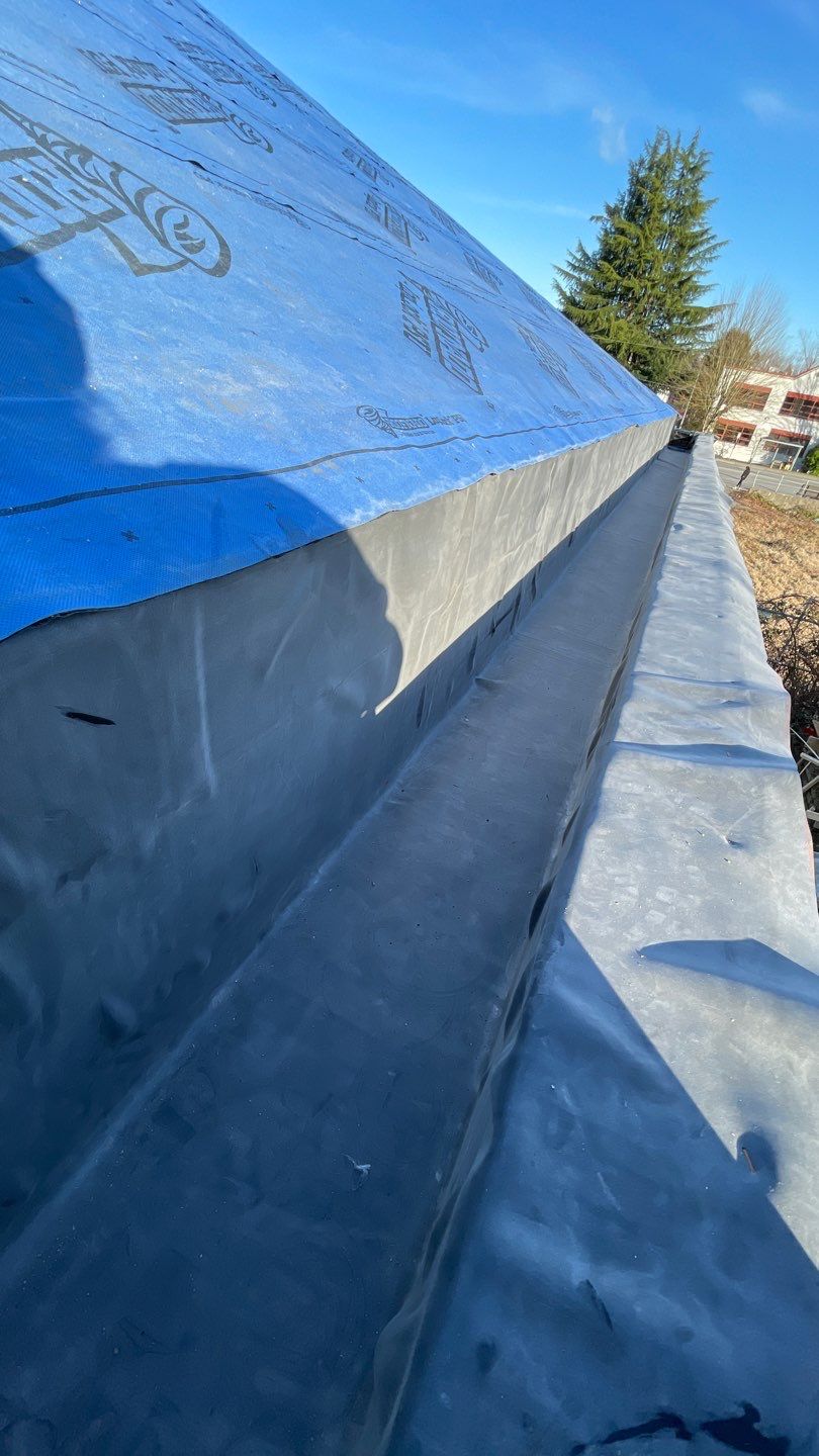 Commercial Roofing Installation using 12" Prolok metal and hidden gutters! by Top Notch Roofing Inc