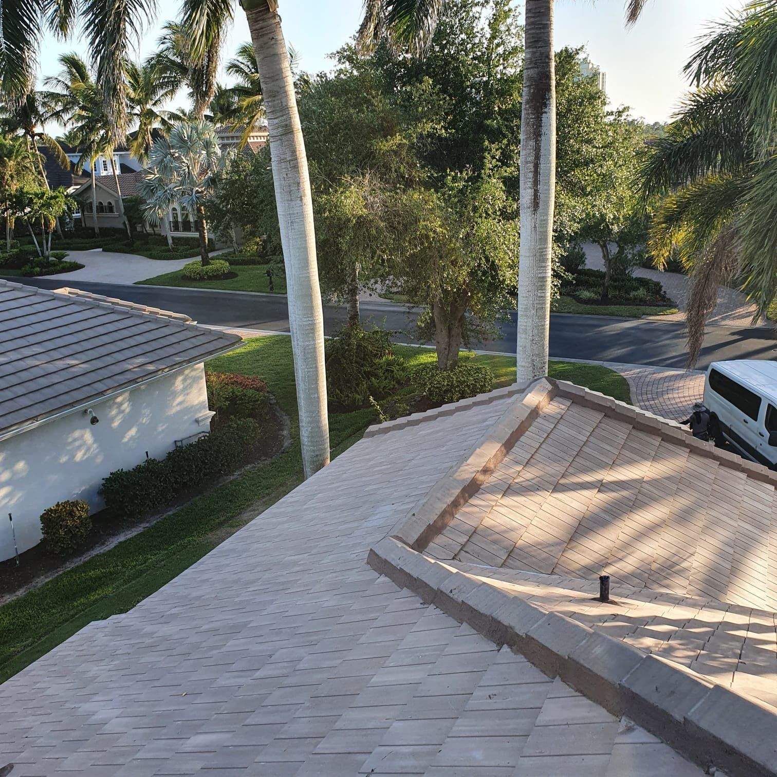 Westlake Saxony 900 Split Slate Coconut White with Antique by 6D Roofing & Consulting, LLC
