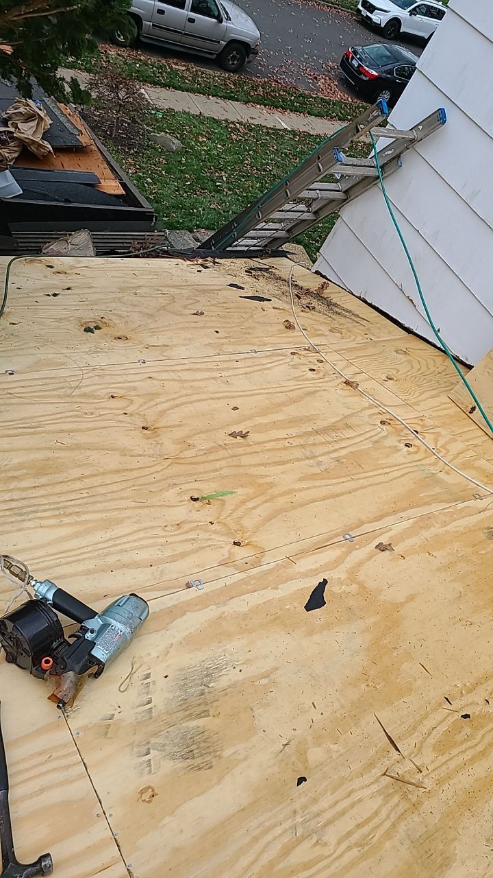 Springfield CertainTeed Charcoal Black Roof & CertainTeed Colonial White Siding by RM Banning, Inc.