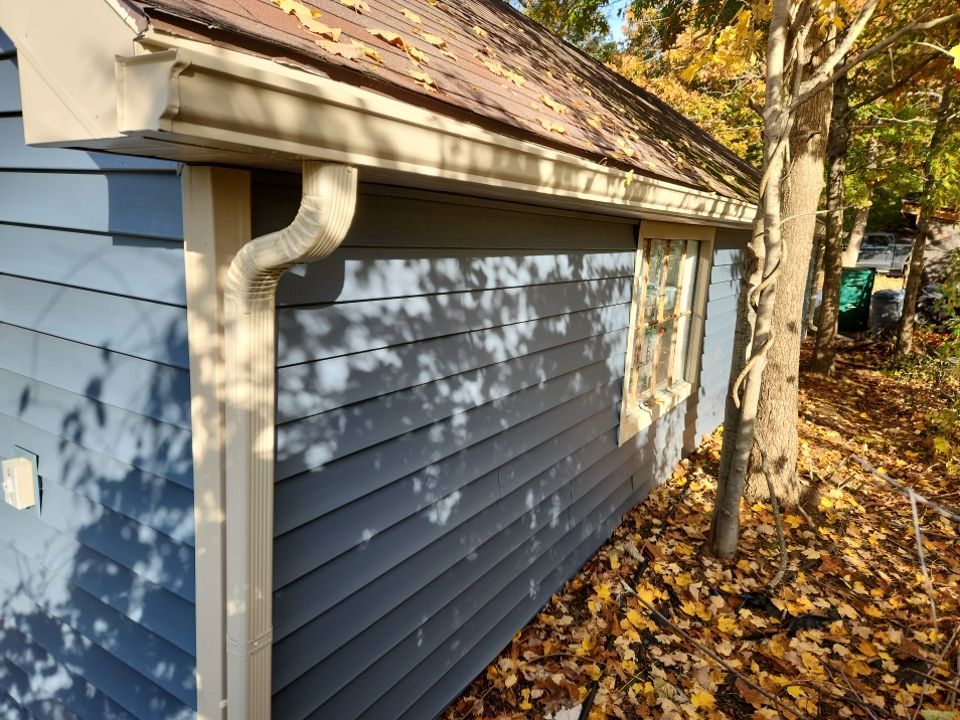 CertainTeed Monogram D5 Pacific Blue + Cedar Impression Shake Driftwood Blend & Pacific Blue + CertainTeed Board & Batten Pacific Blue by 180 Contractors