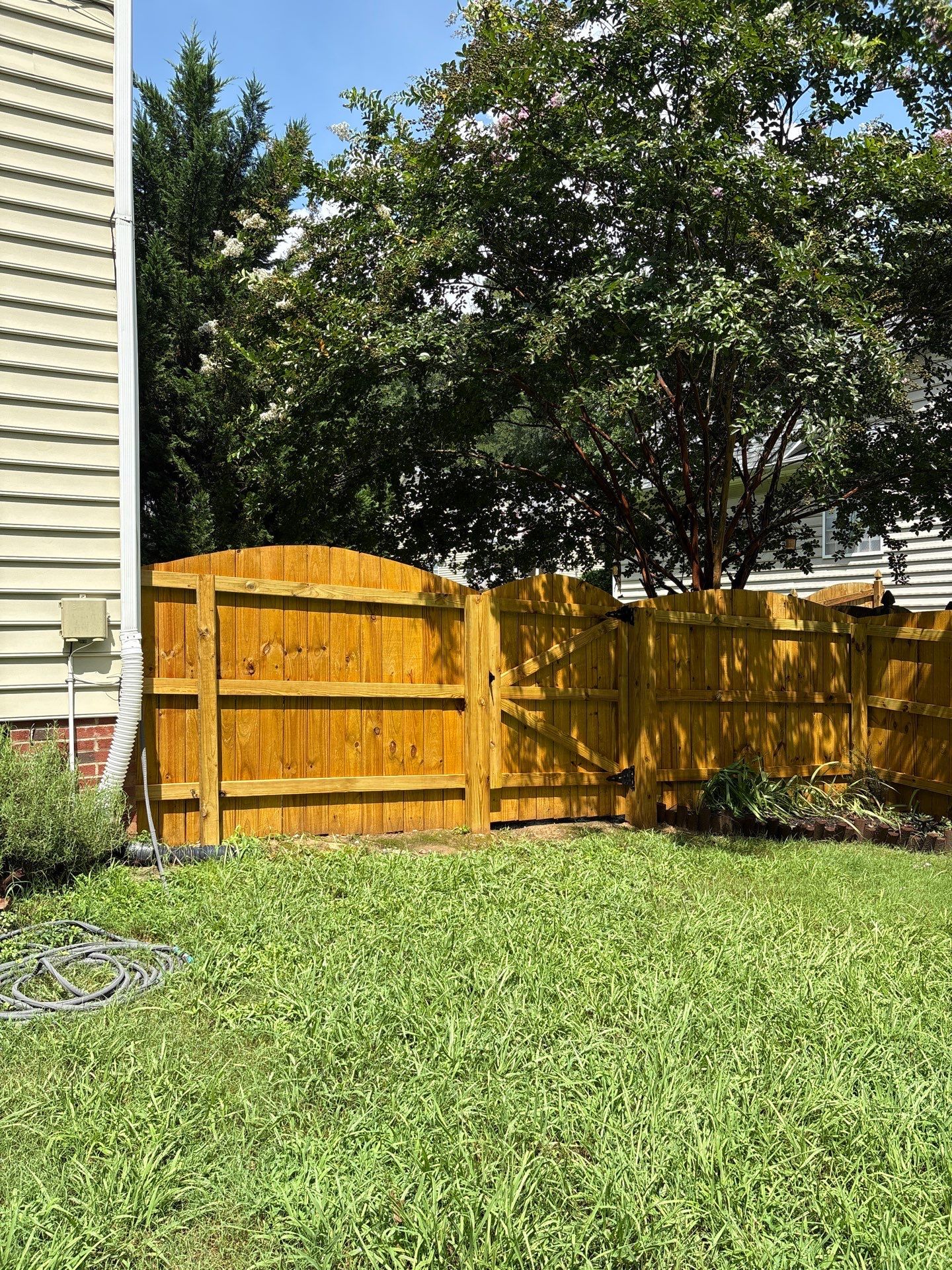 Wood Fence using Wood Sealant by DuraSeal