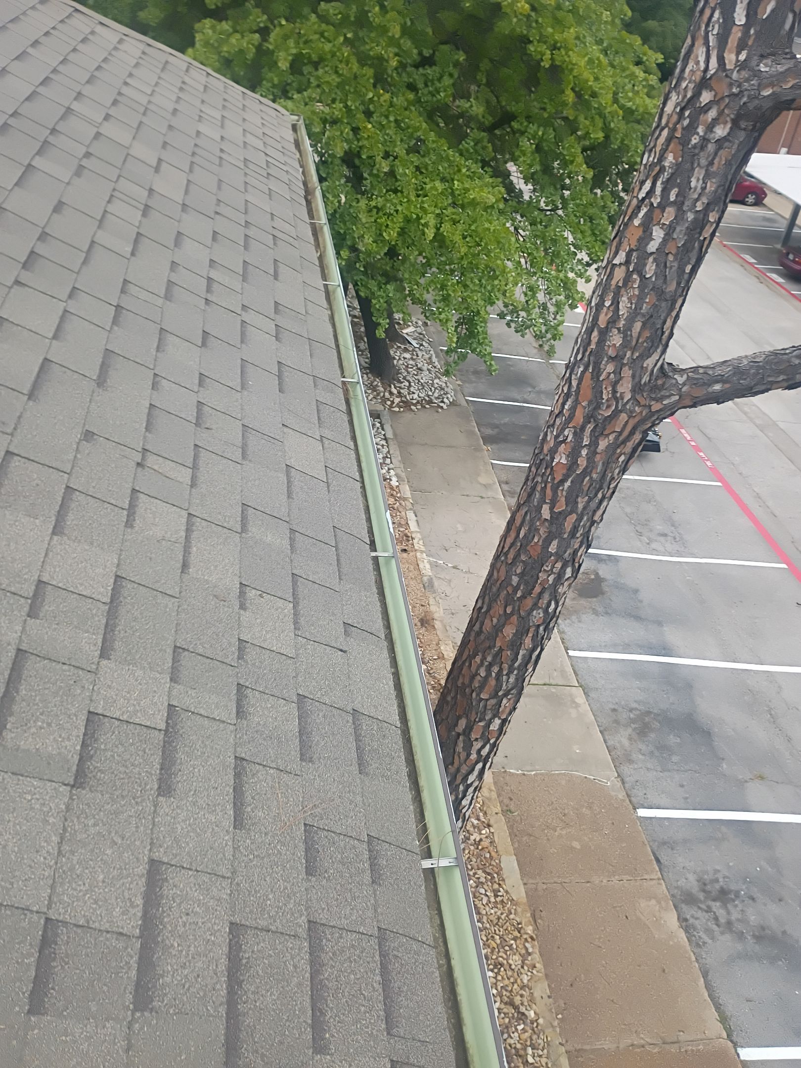 HOA gutter cleaning after photo.