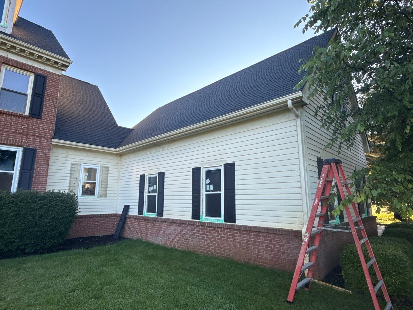 Siding Replacement using Alside S7 Cedar Mill Grain Pebble by 180 Contractors