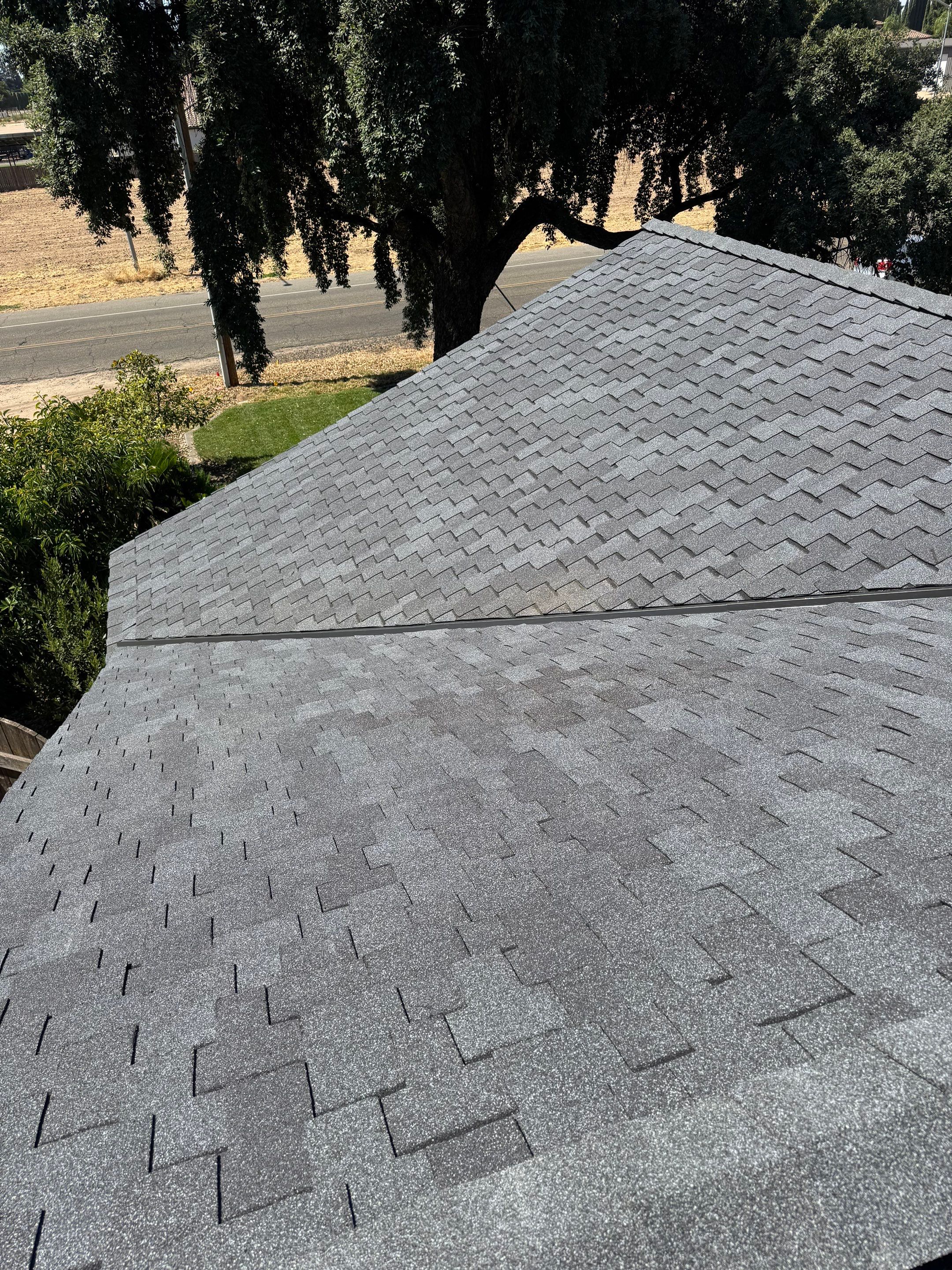 Presidential shingle roof by Straight Edge Roofing Inc