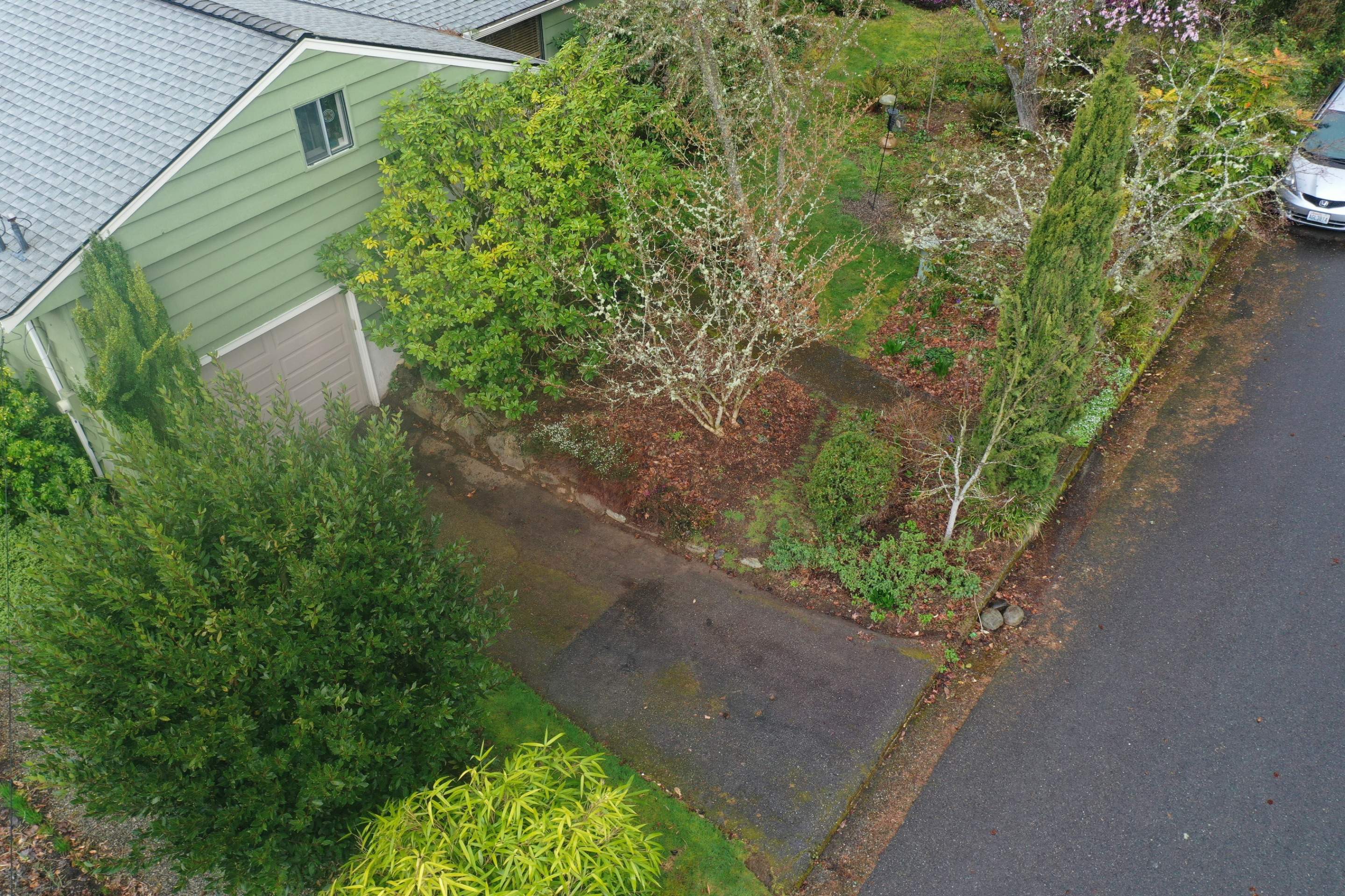 Pavers Driveway & Walkway with Concrete Lip | Seattle  by Jireh Asphalt & Concrete Inc 