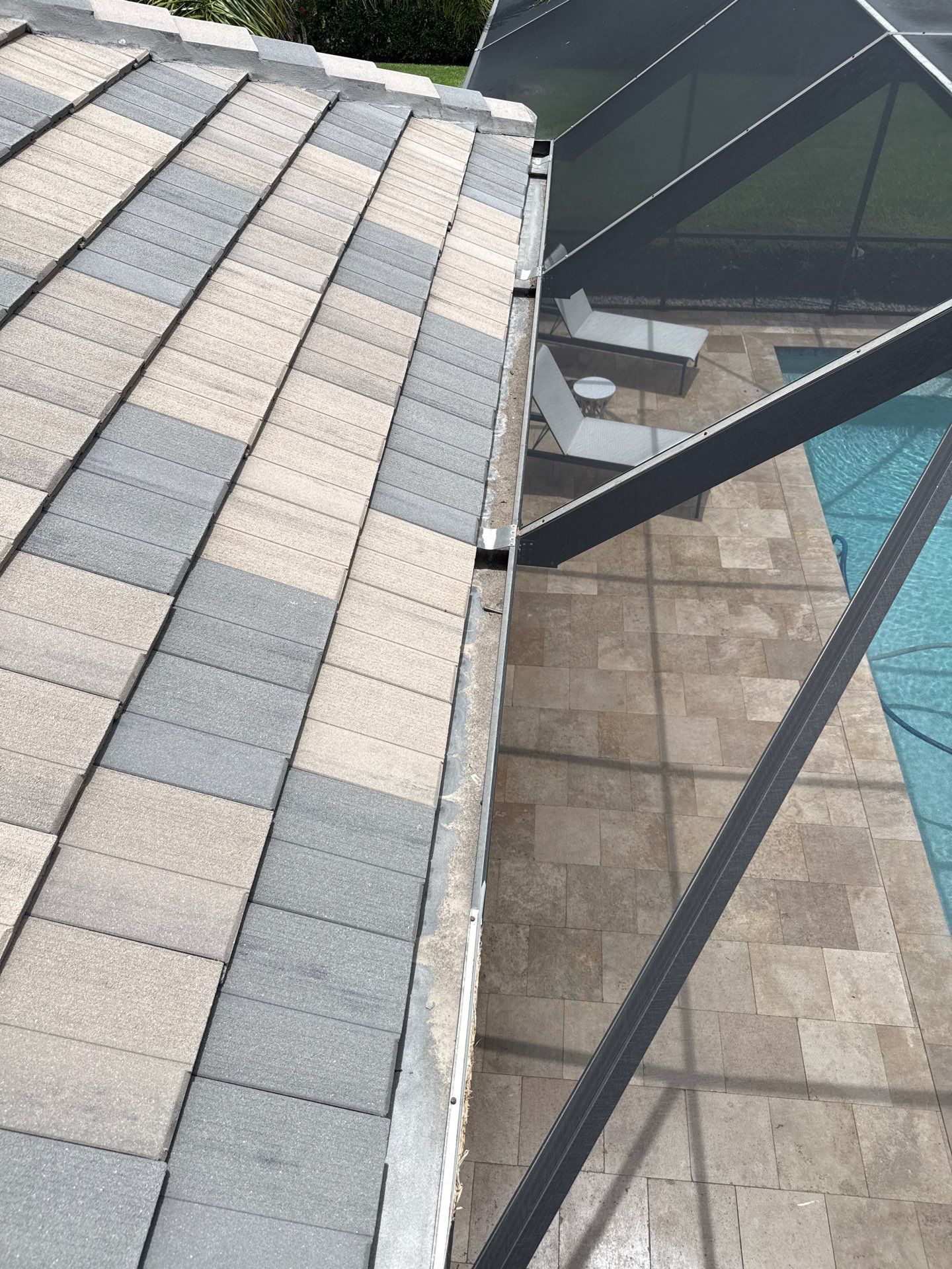 Gutter Cleaning in Winding River Community – Bradenton, FL by Sunshine AquaWash