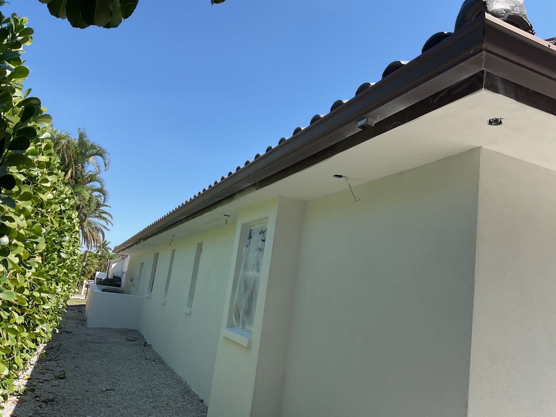 6 Inch Seamless Gutters using bronze gutters in Sarasota FL by Gutter Professors