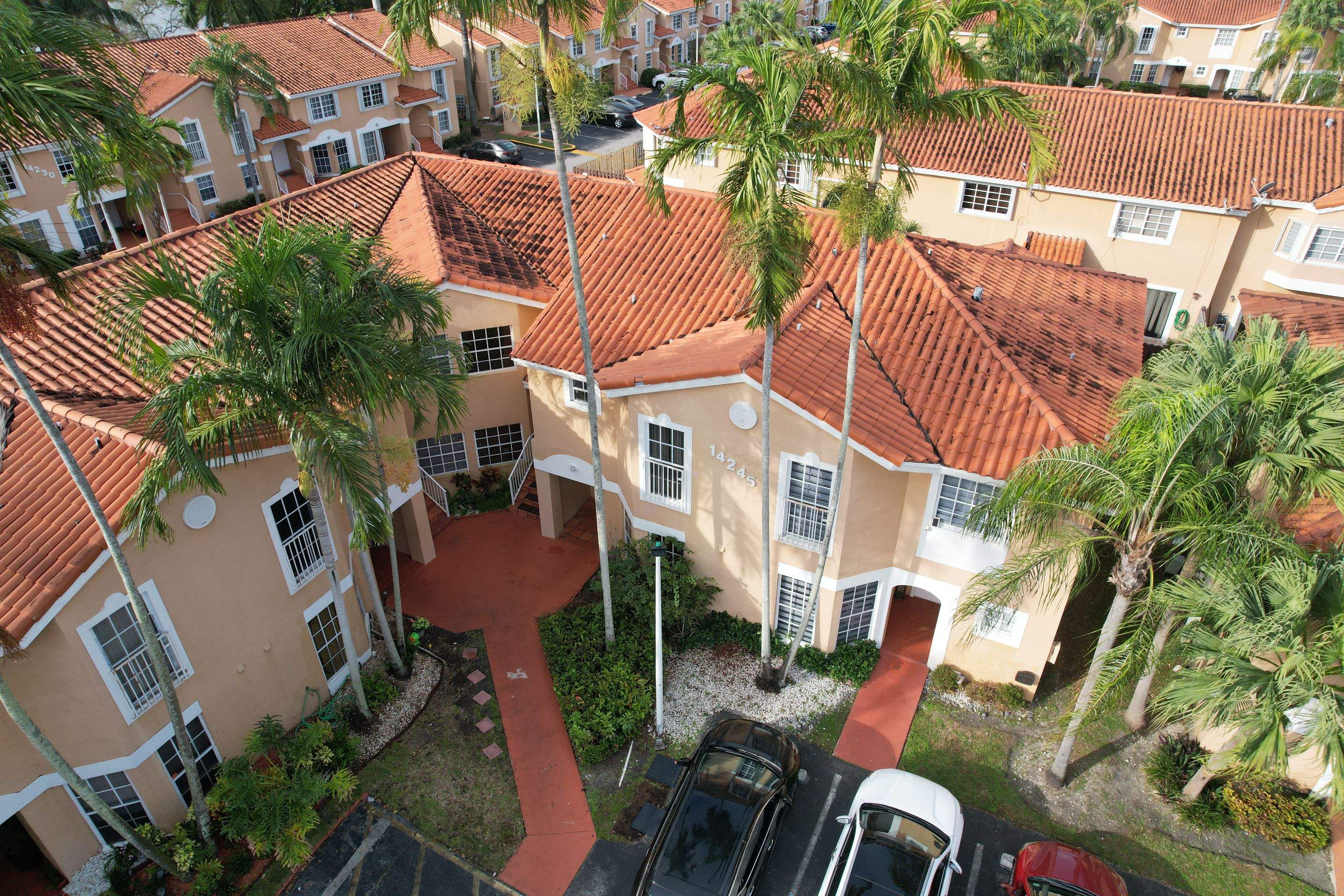SIENNA VILLAS CONDO - BLDG 14245 by Souffront Construction & Engineering
