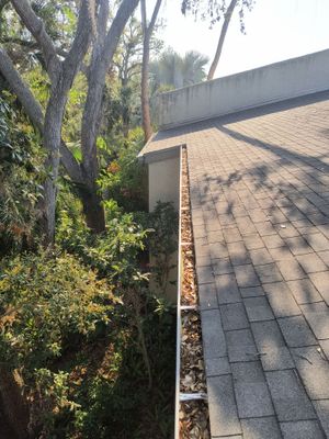 Professional Gutter cleaning Aluminum Seamless Gutters in Sarasota FL