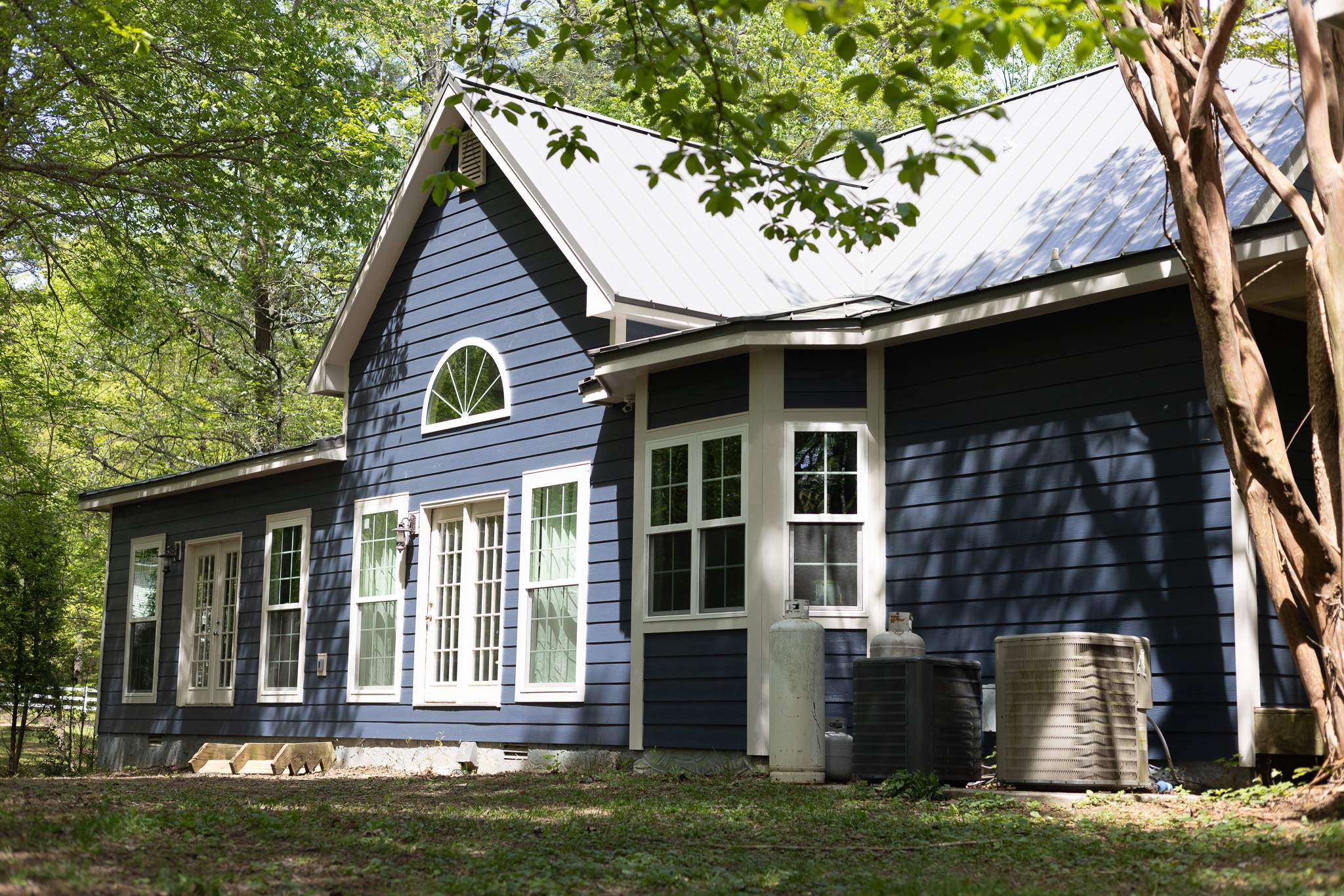 Deep Ocean Hardie + Windows by Freedom Exteriors