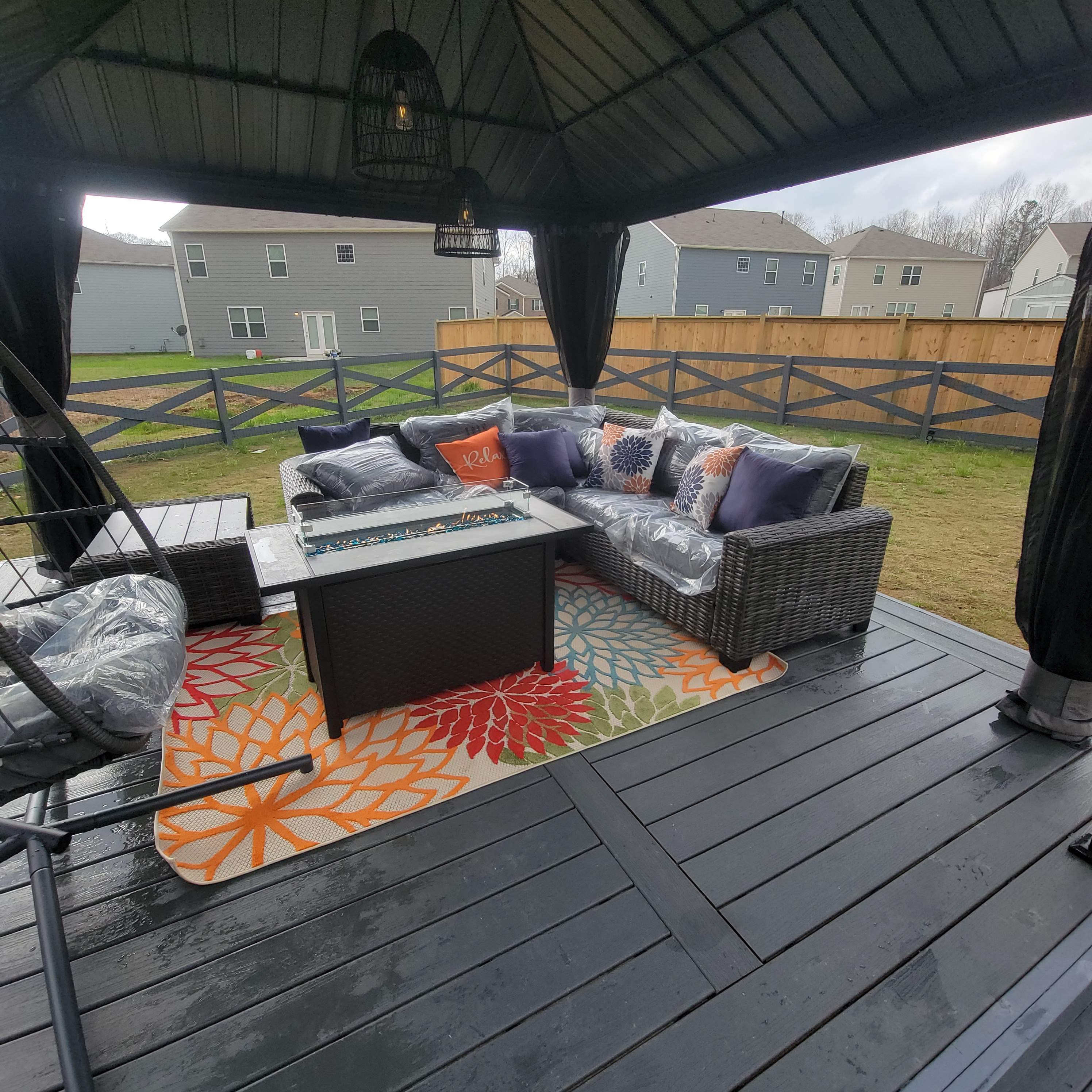 Exterior Gazebo by Ajayi Design and Construction 