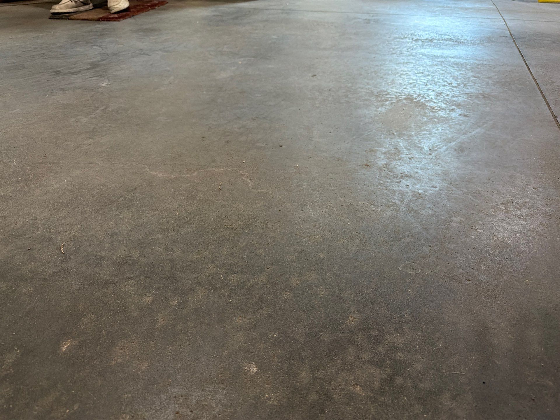 Tidal Wave Flake Garage Floor Installation in Sioux Falls by Select Painting, Coatings & Garage Cabinets