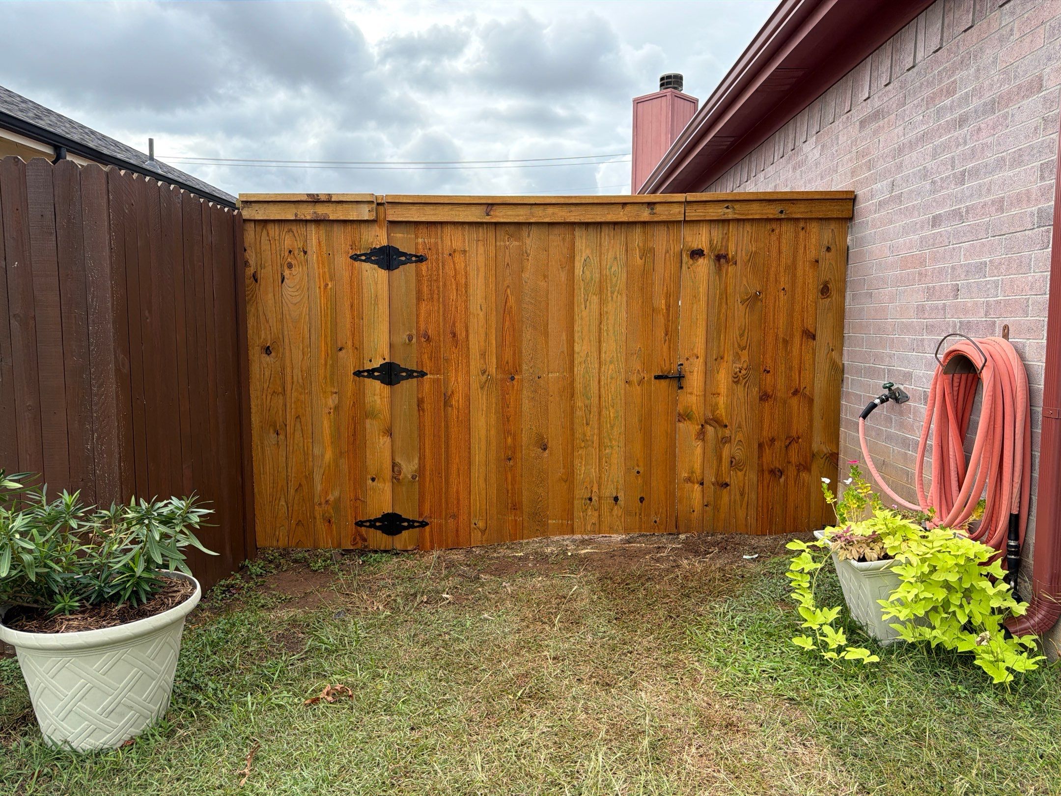Post Installation & Fence Replacement in Crowley, TX - project photo