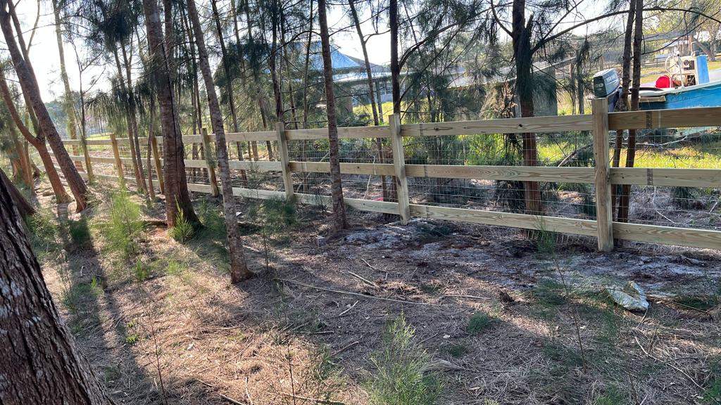 Custom Wood Farm Fence with Welded Wire Mesh in Nokomis by True Fence LLC