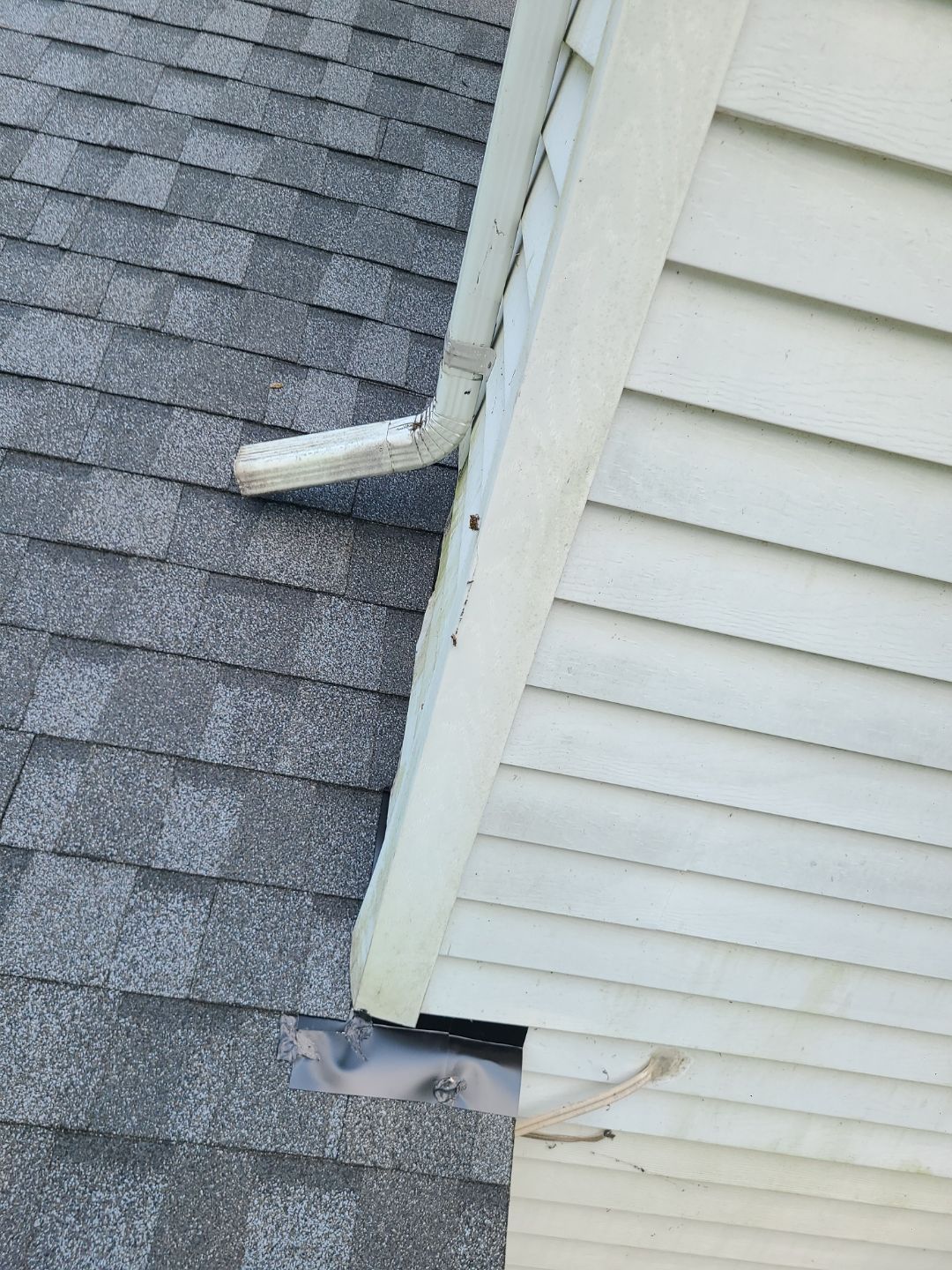 Oakton: Residential Roof Replacement with CertainTeed Landmark Designer Shingles in Pewter by RM Banning, Inc.