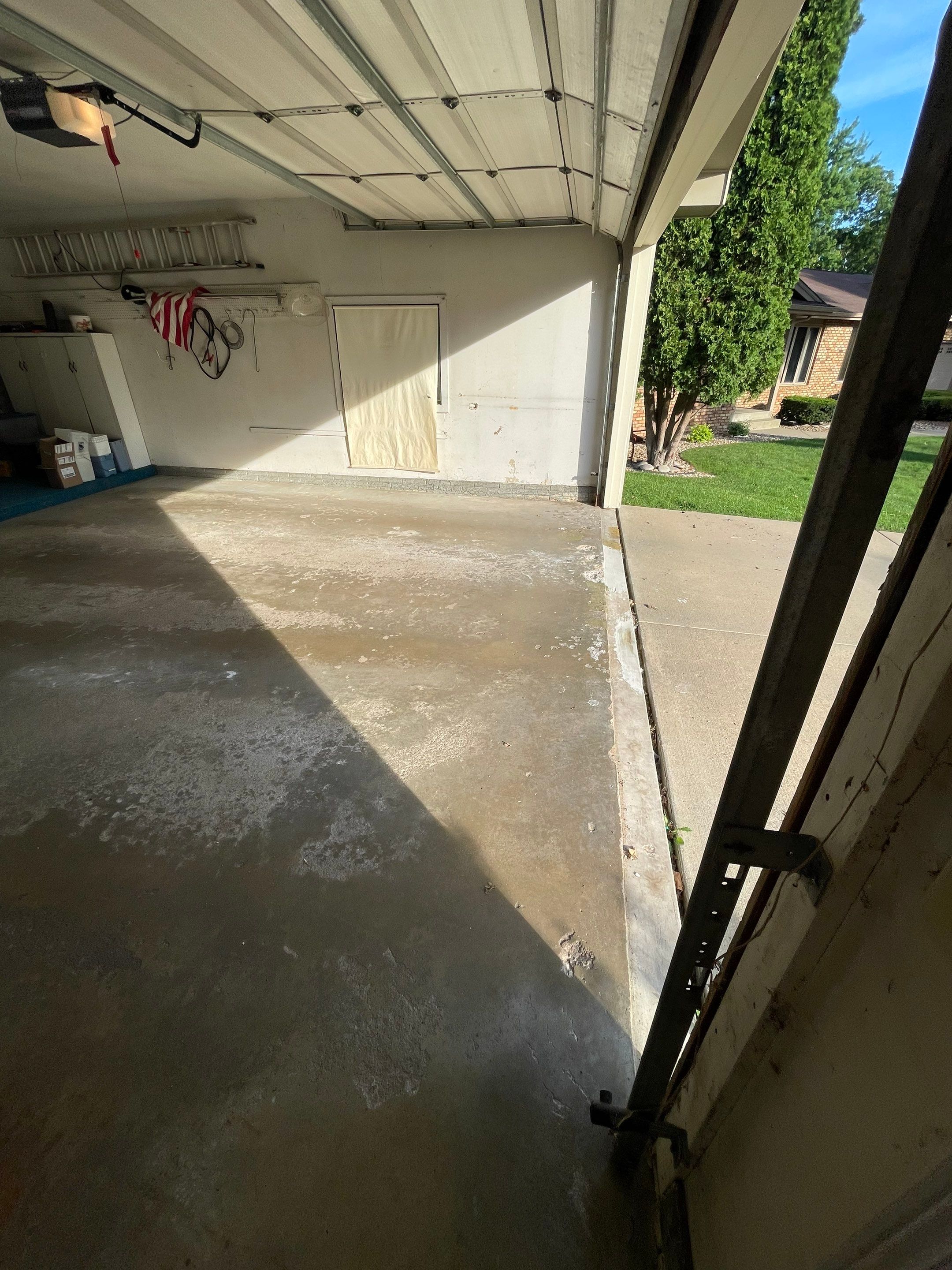 Custom Creekbed Garage Floor Coating in Sioux Falls by Select Painting, Coatings & Garage Cabinets
