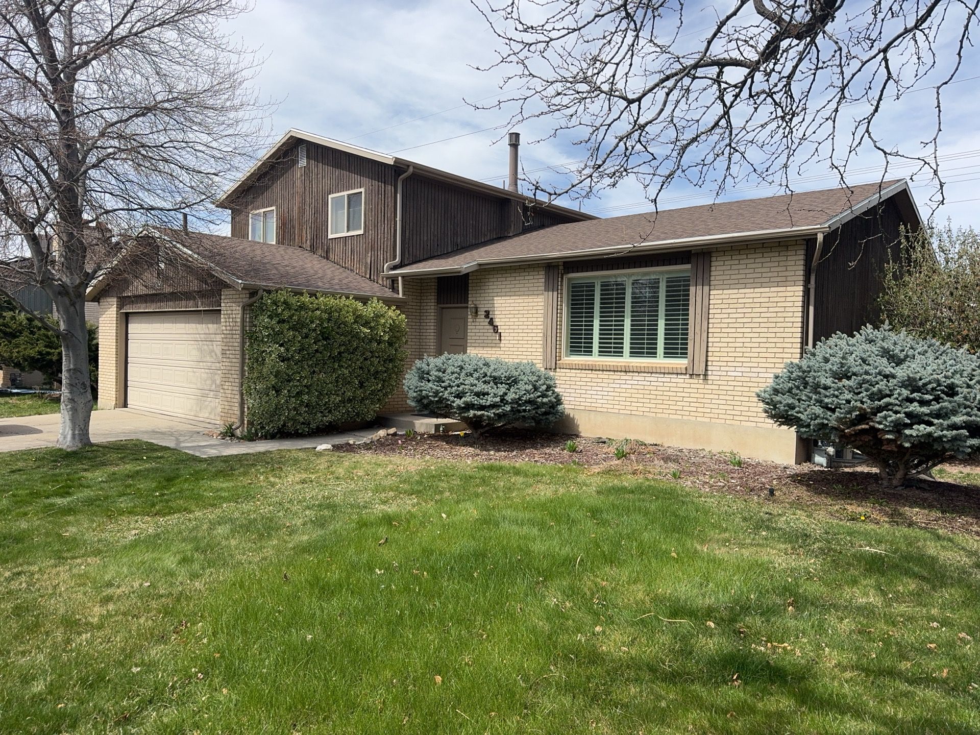 Sandy | Monochromatic Hardie Board & Batten | Iron Gray by Ideal Siding Utah