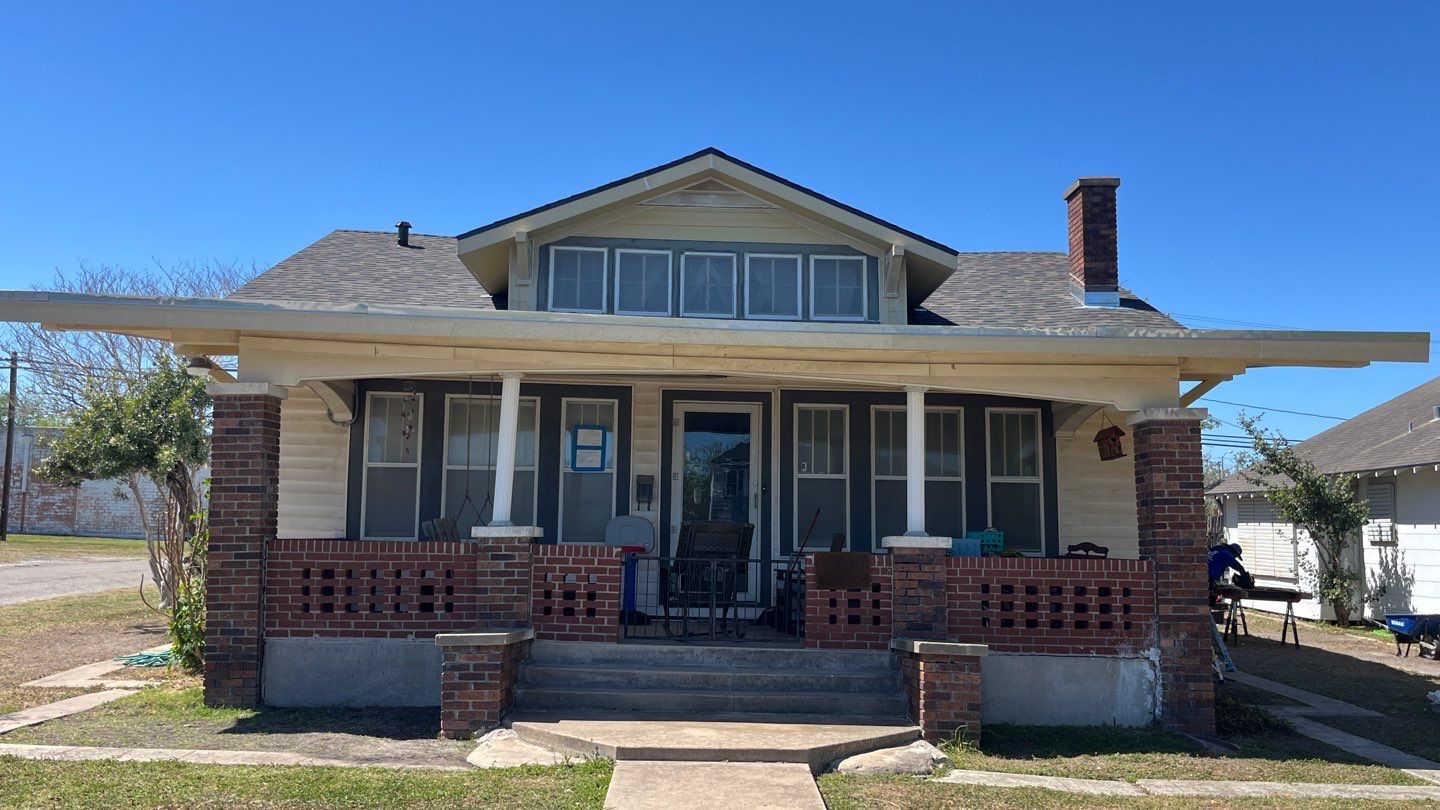 Mid-Century Bungalow by Bayfront Roofing and Construction