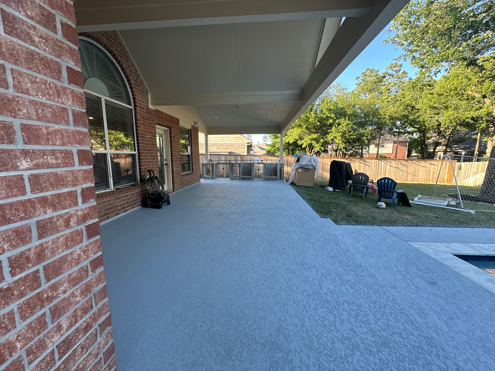 Pool, Patio Cover and Summer Kitchen in Creekside by SophAlx LLC