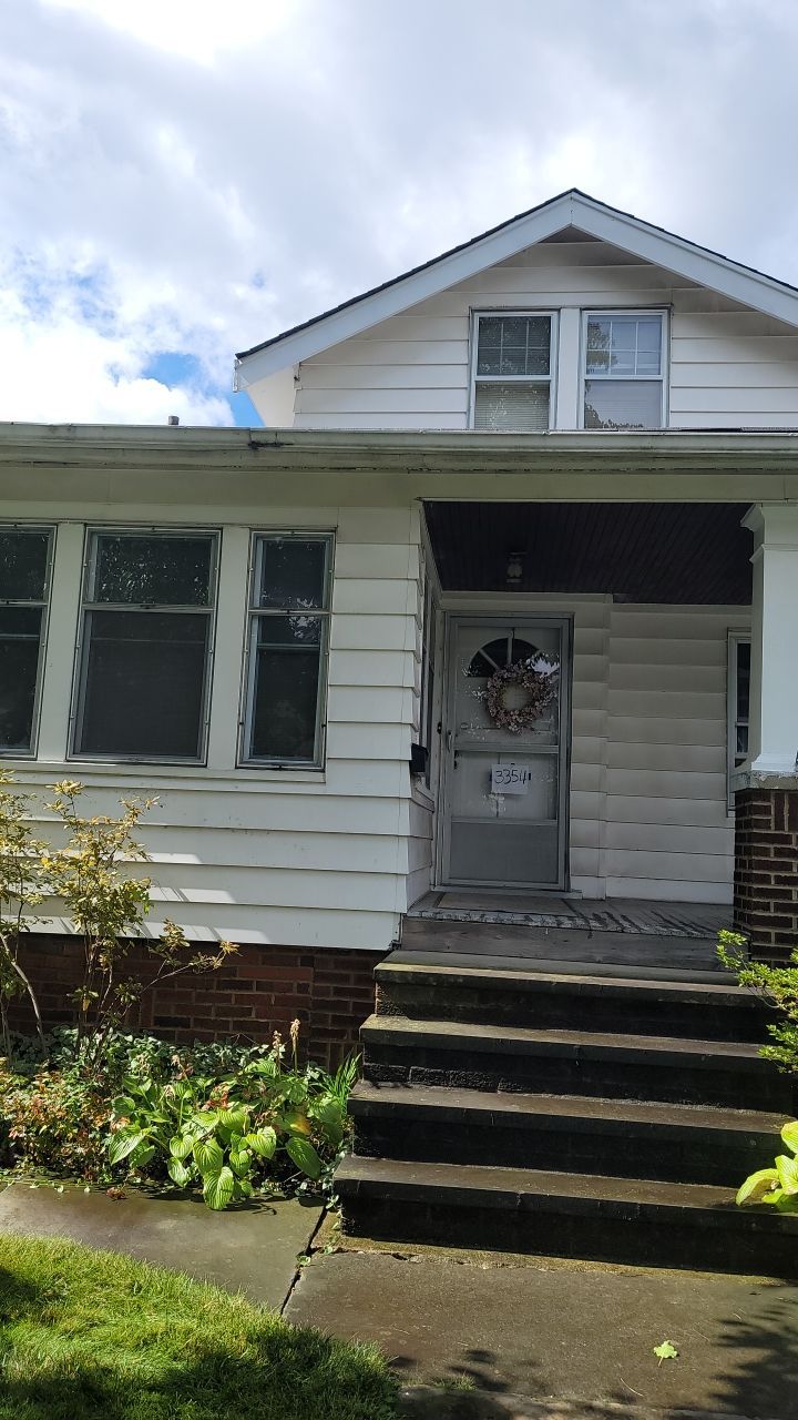 ATLAS PINNACLE COLOR: HEARTHSTONE DRIP EDGE: WHITE by Eagle Eye Roofing