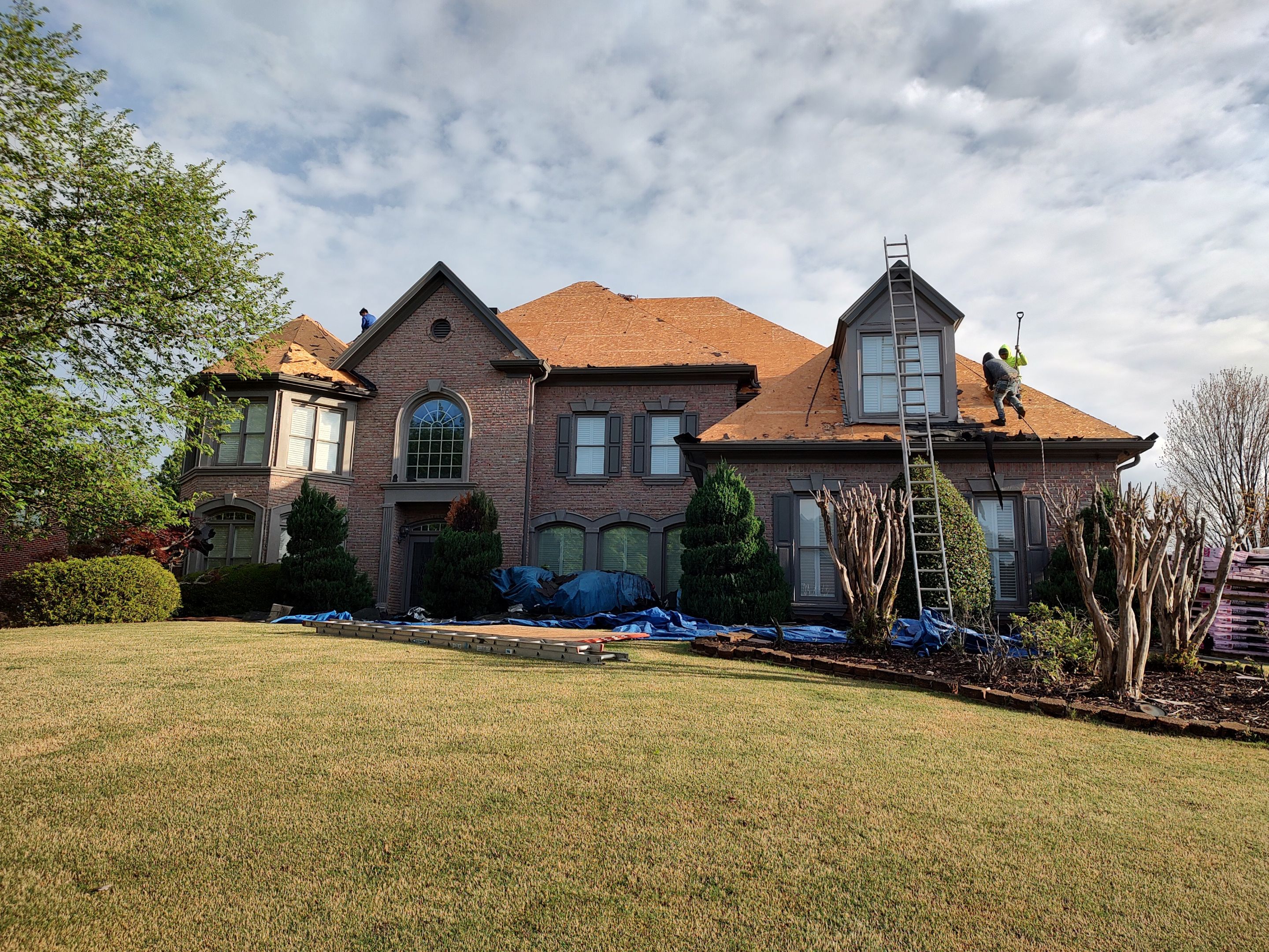 Top-Quality Williamsburg Gray Owens Corning Roof Installation in Roswell, Georgia by NBS Roofing by NBS Roofing, Inc.
