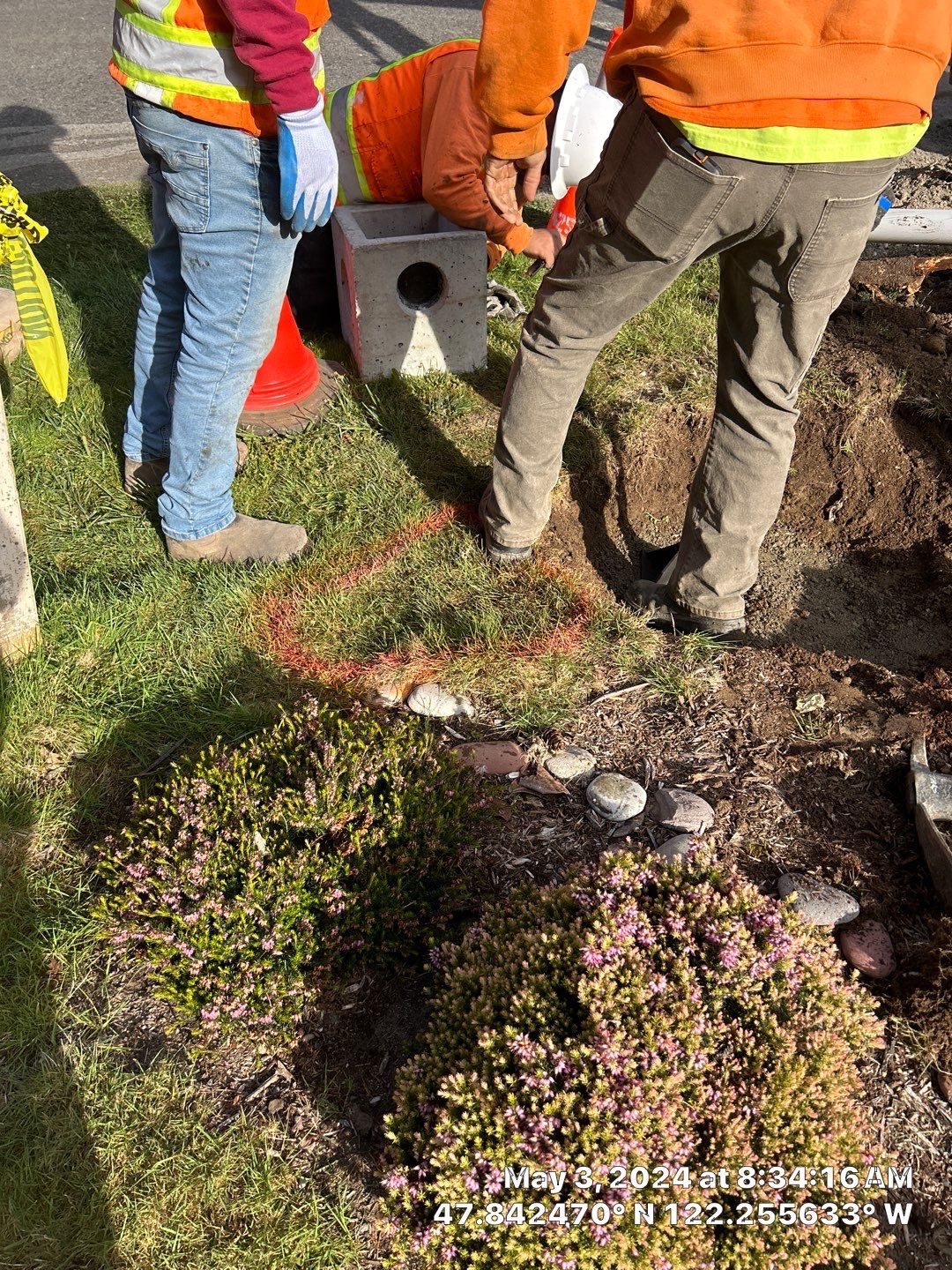 Modern Entry Fence by Jireh Asphalt & Concrete Inc 
