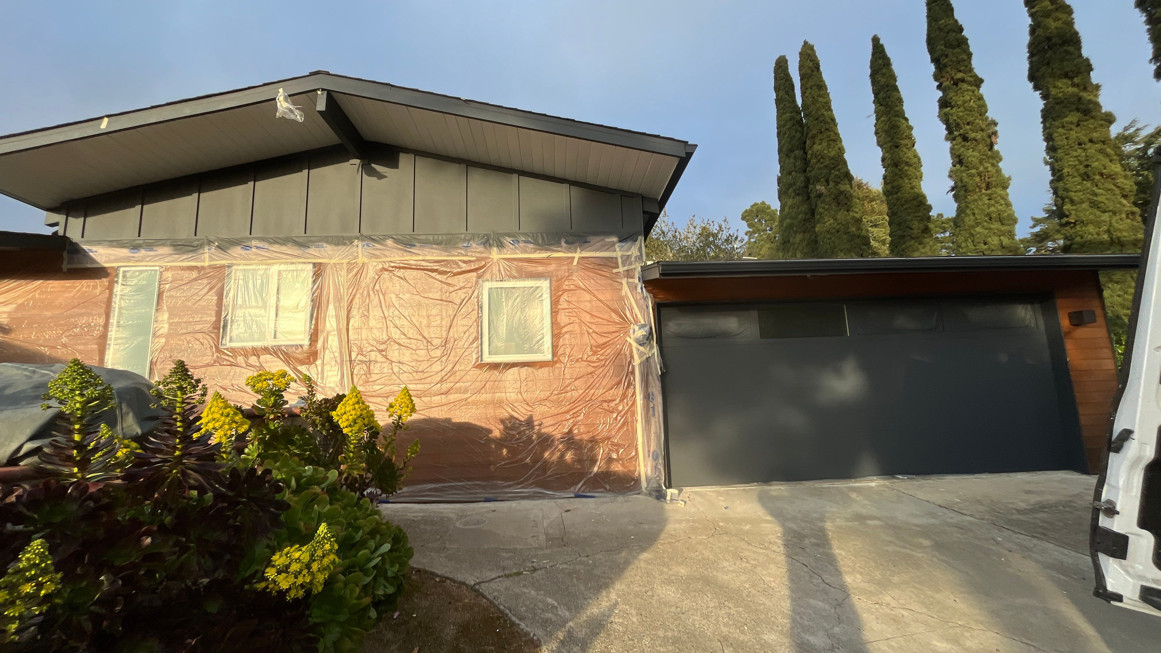modern painting Exterior modern painting by Herrera’s Bay Area Painting inc.