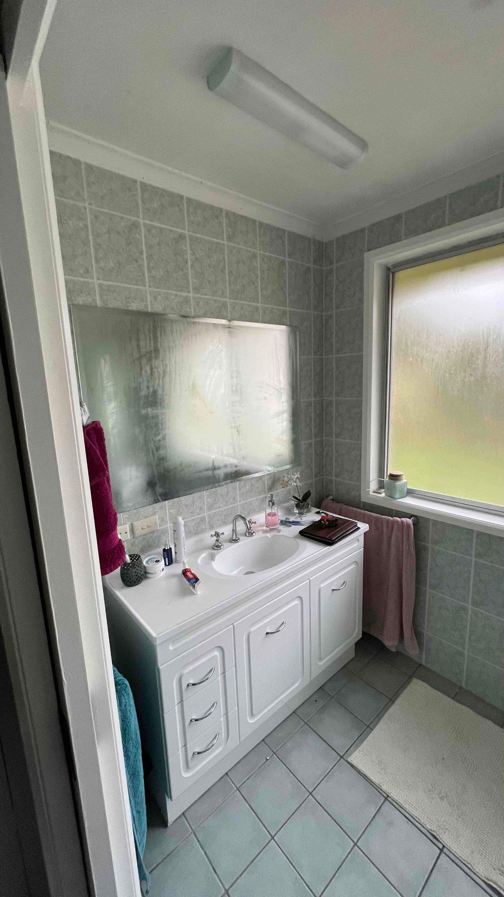 Small Ensuite Renovation by Re-seal Bathrooms