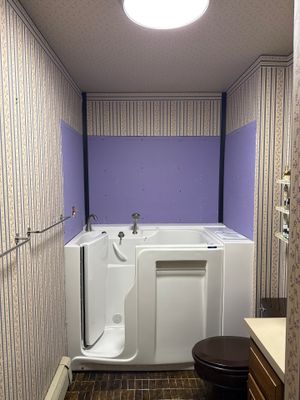Traverse City Walk-In Tub Replacement with Moisture Resistant Walls