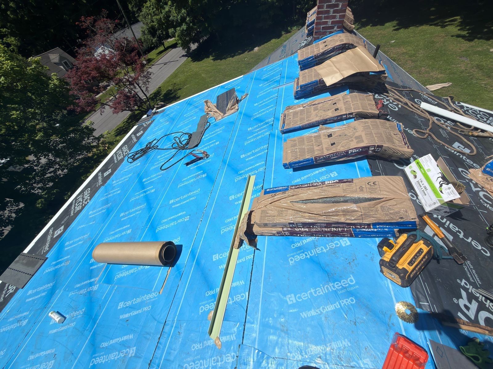 Brand new New Milford, CT roof by DiGiorgi! by DiGiorgi Roofing and Siding Inc