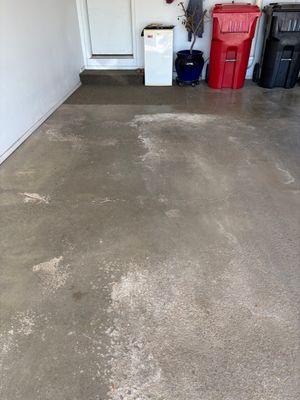 Yankton Garage Floor Restoration with Gray Speckled Epoxy Coating