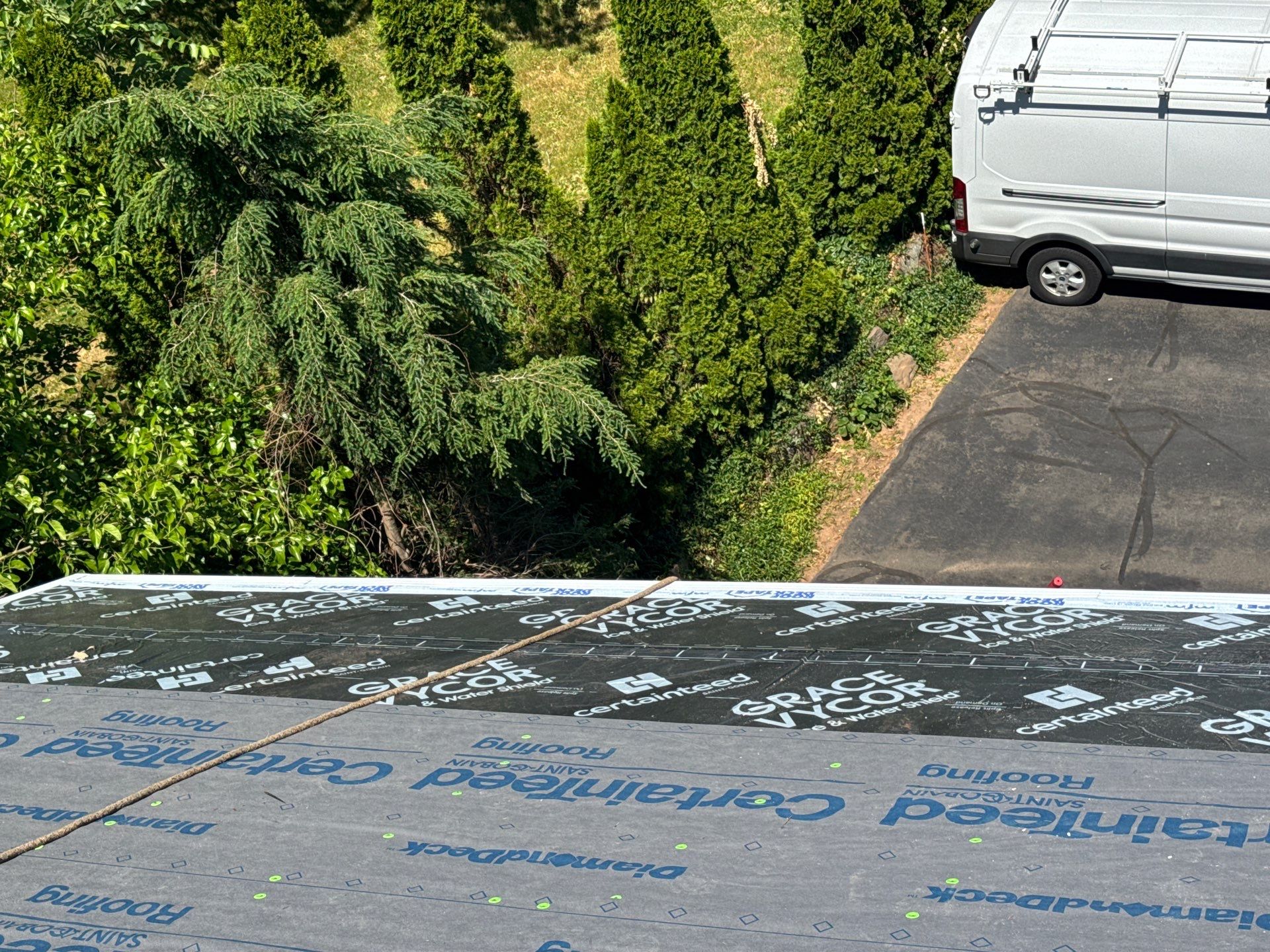 New Britian asphalt shingled roof by DiGiorgi by DiGiorgi Roofing and Siding Inc