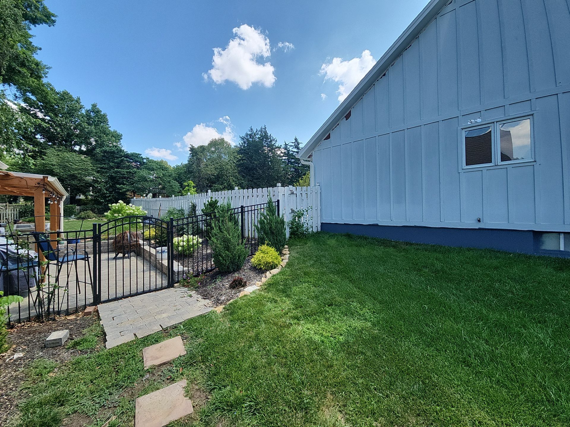 James Hardie siding in Overland park  by EEC  Windows, Siding & Roofing 