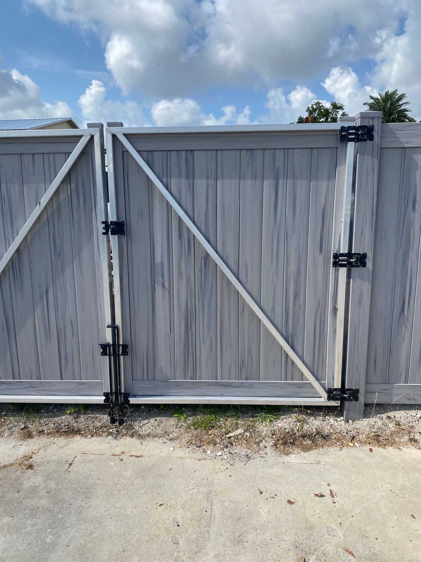 980 Cattlemen Rd  by H&Y Fence
