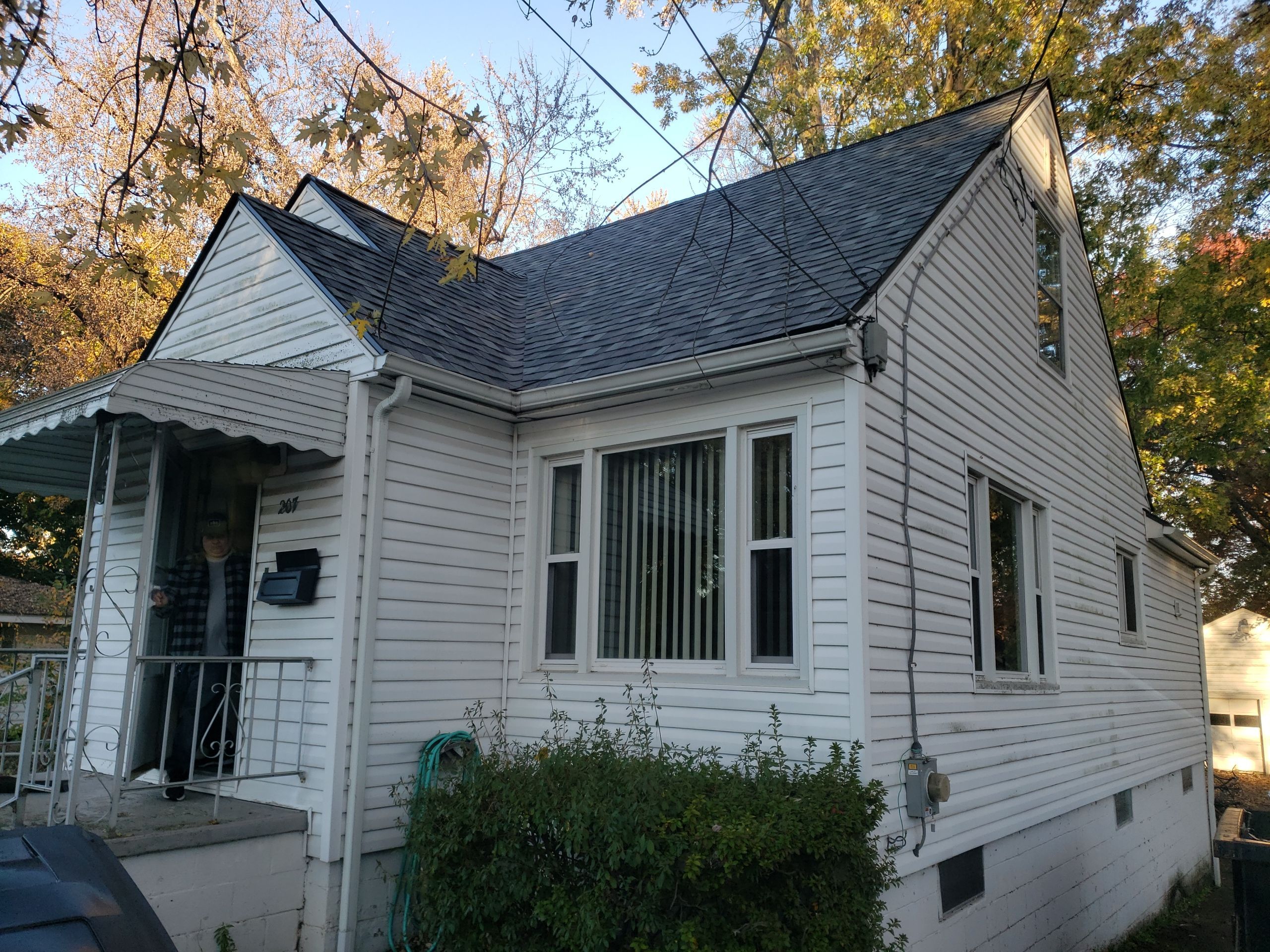 ATLAS PINNACLE COLOR: SCOTCHGARD COASTAL GRANITE DRIP EDGE: WHITE by Eagle Eye Roofing