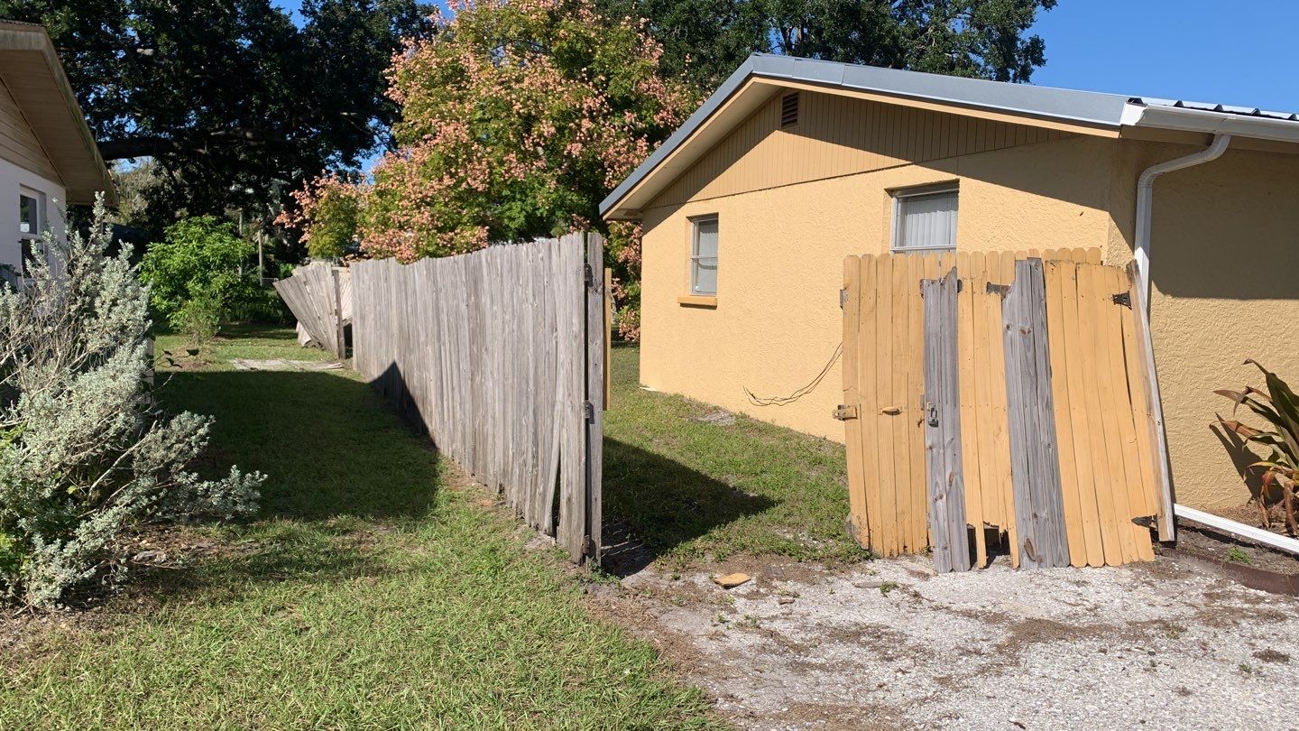 Sarasota, FL 6 ft. Tall White Privacy Fence  by Asap fence and gates, LLC