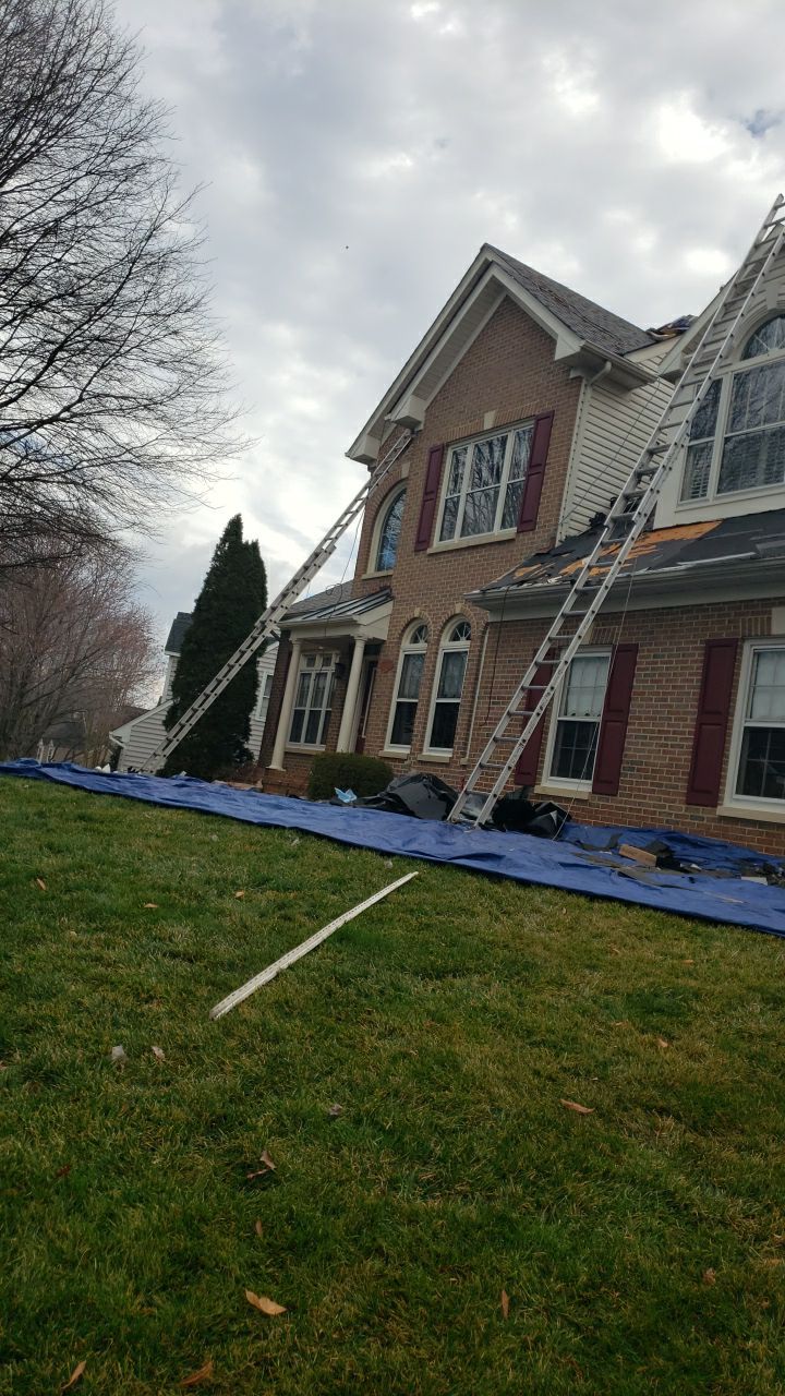 Fairfax Station: CertainTeed Landmark Pro Designer Shingles in Max Def Weathered Wood by RM Banning, Inc.