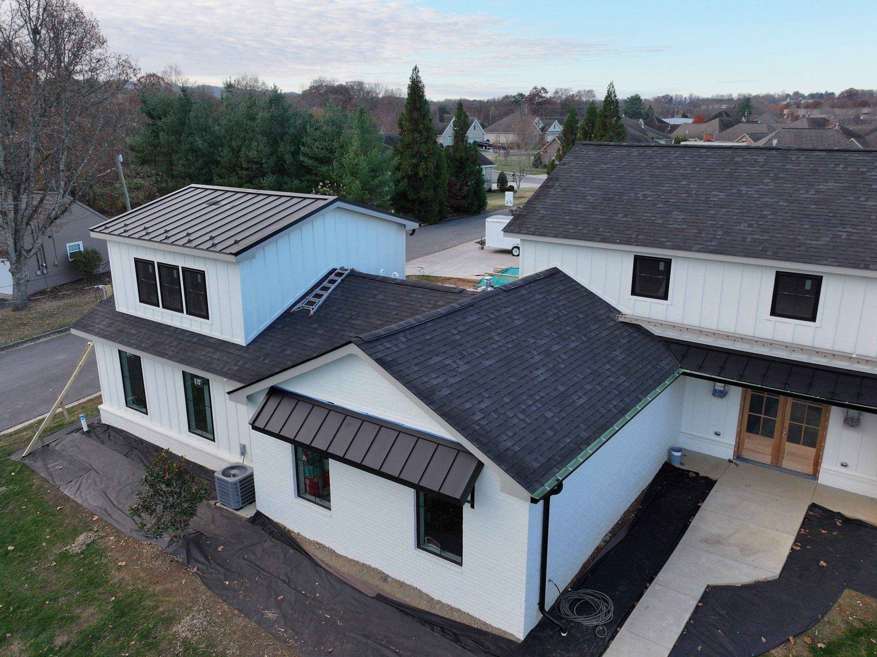 Miller Residence by Omnia Roofing