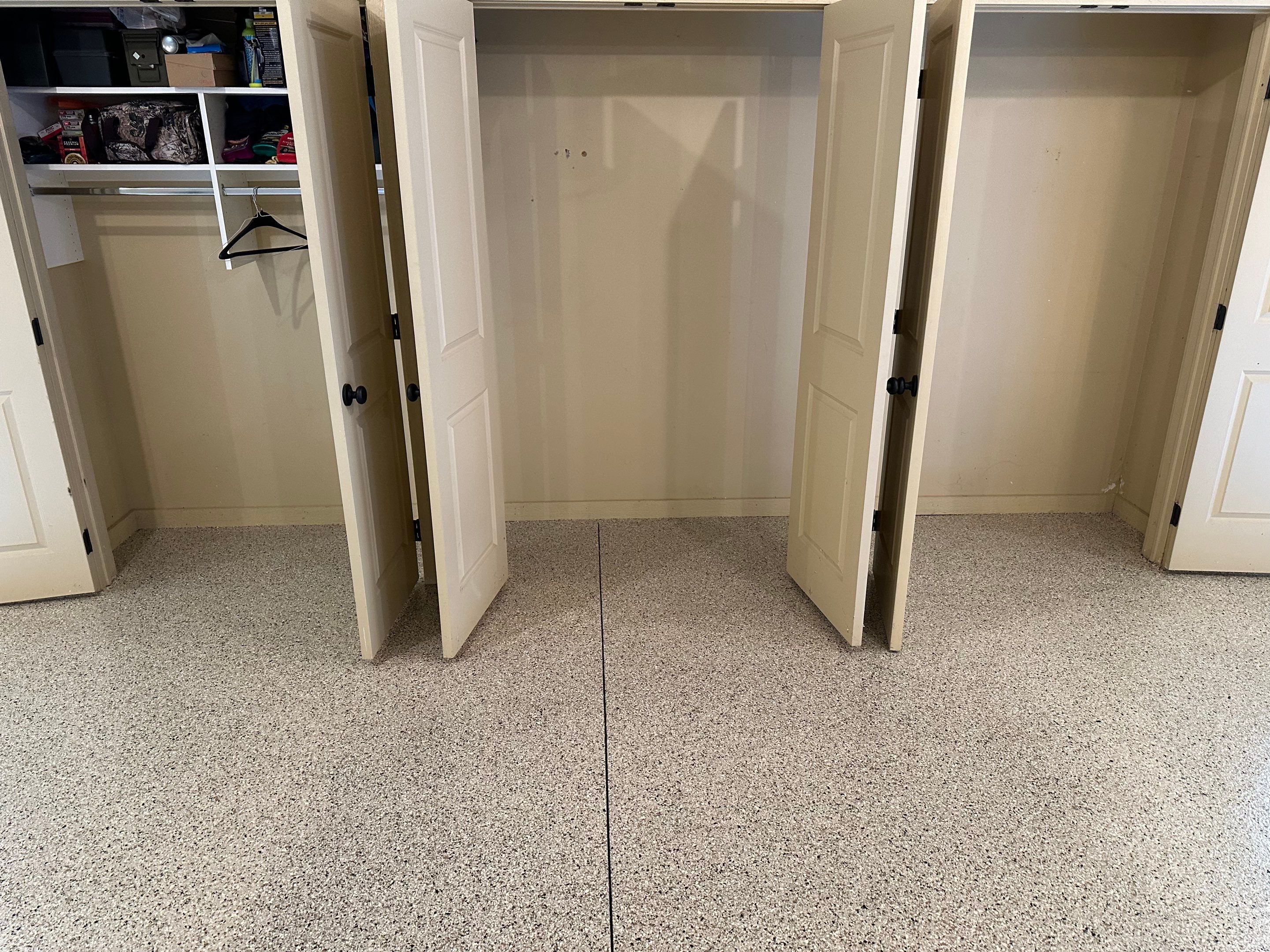Sioux Falls Garage Floor Concrete Coating with Shoreline Flake Finish by Select Painting, Coatings & Garage Cabinets