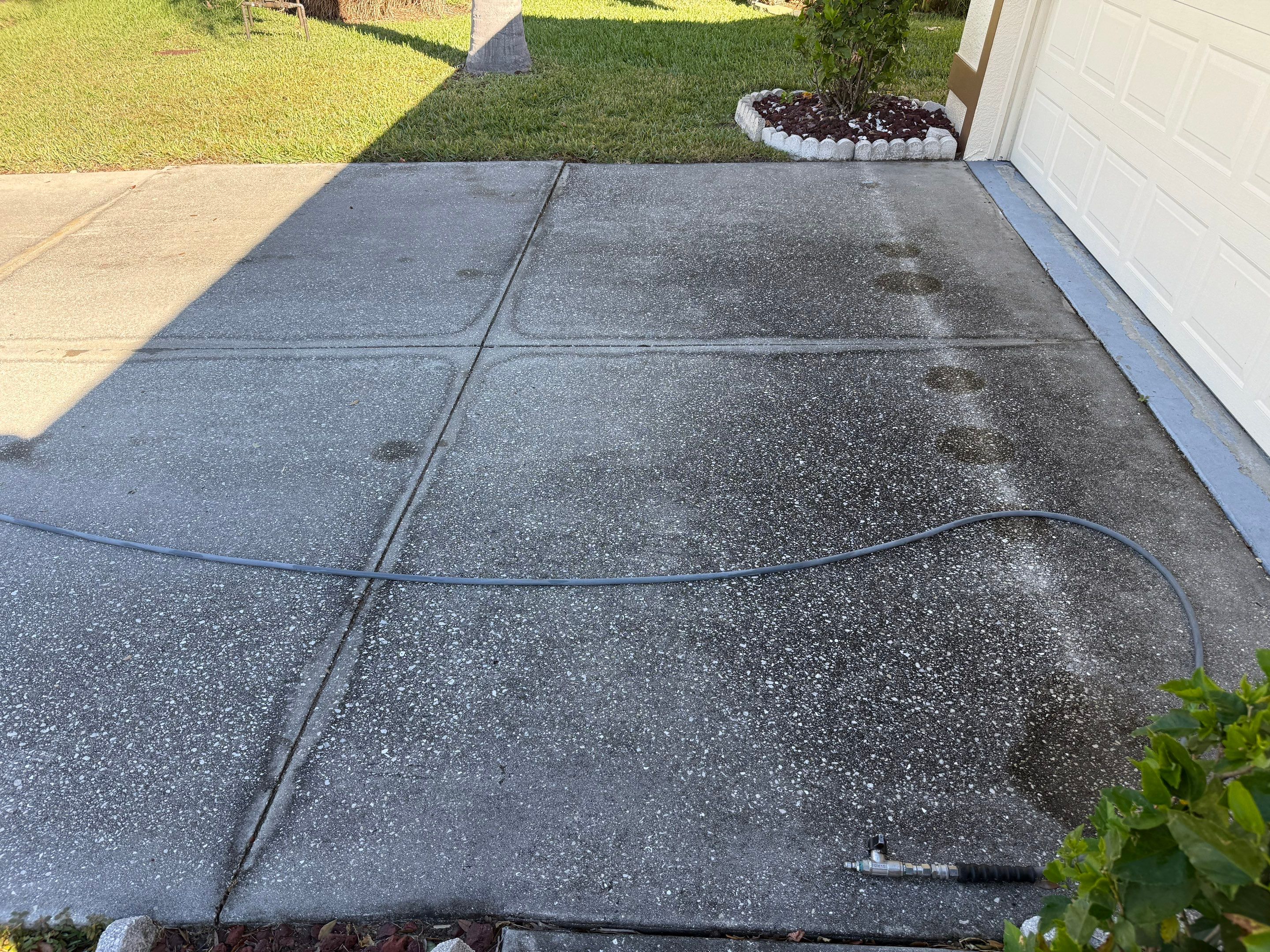 Concrete Driveway, Decorative Flowerbed Curbing & Front House Wash in Heather Glen, Palmetto, FL | Sunshine AquaWash by Sunshine AquaWash
