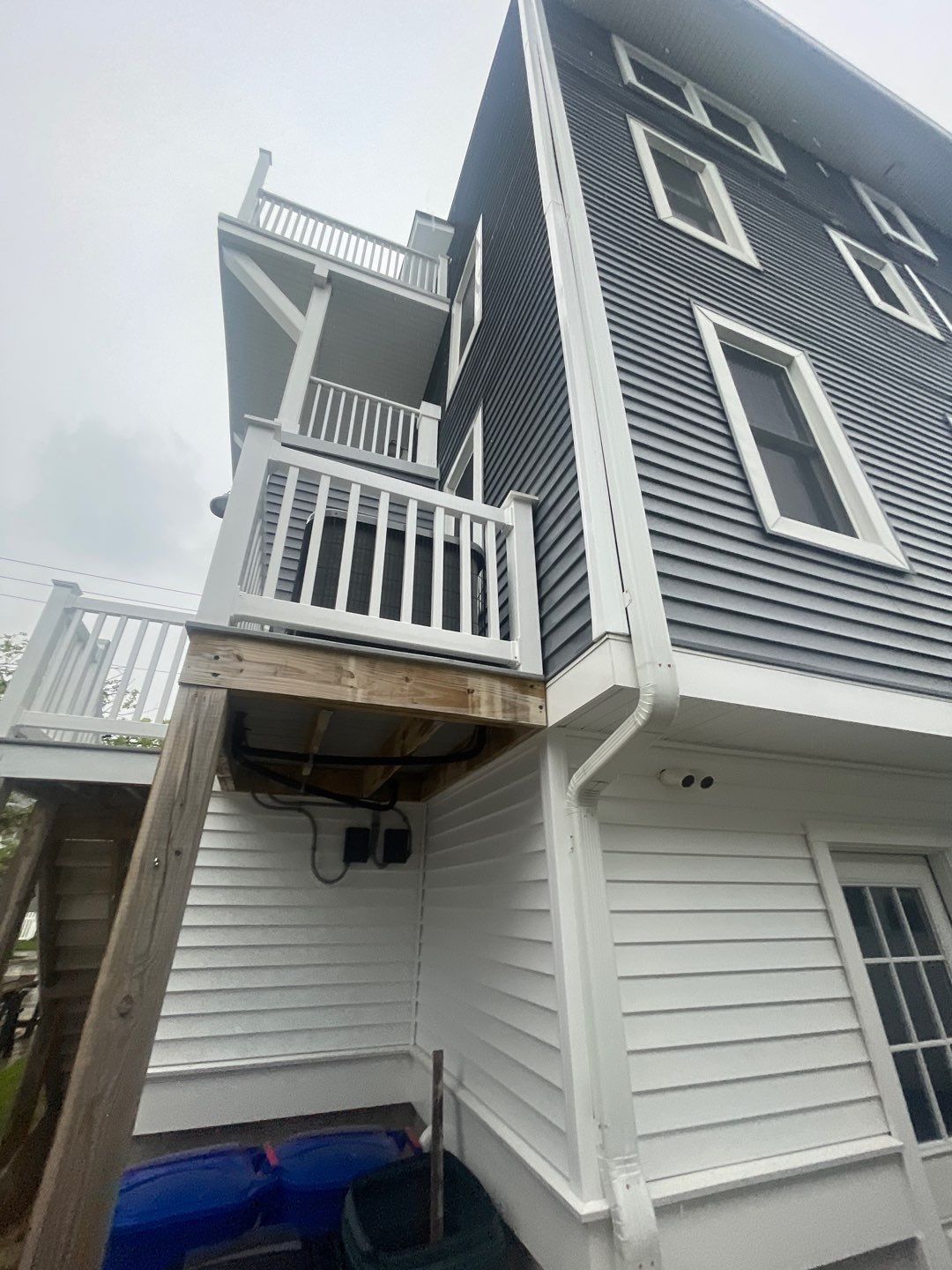 Building Wash, Decks, Railings & concrete by SJ Exterior