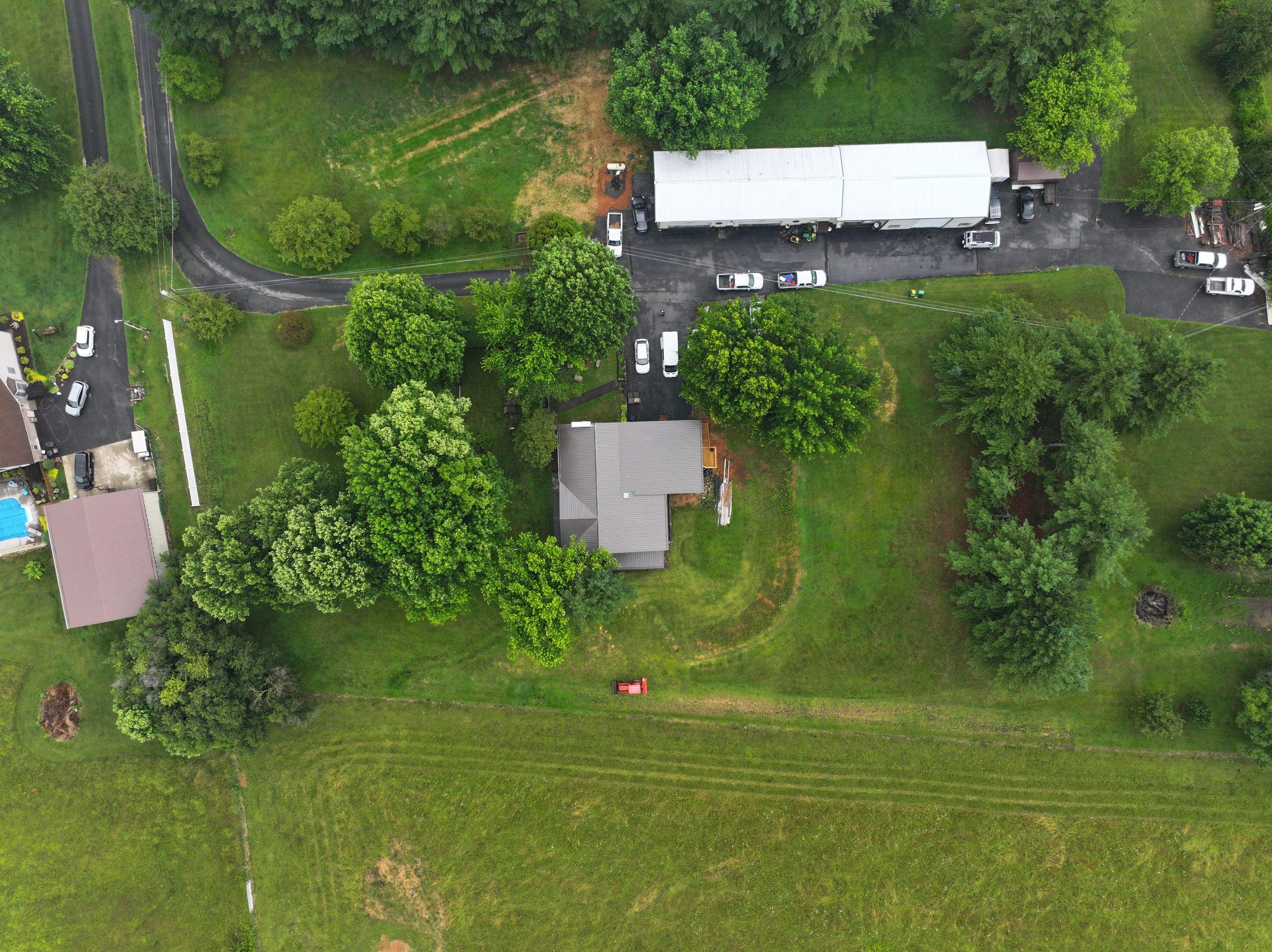 Miller Residence by Omnia Roofing