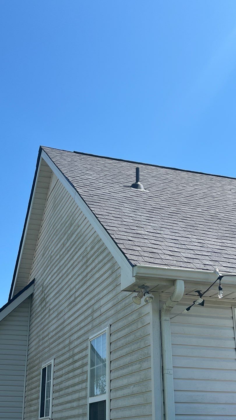 Residential Roofing Installation using Owens Corning Oakridge Roofing System by Undersun Roofing 