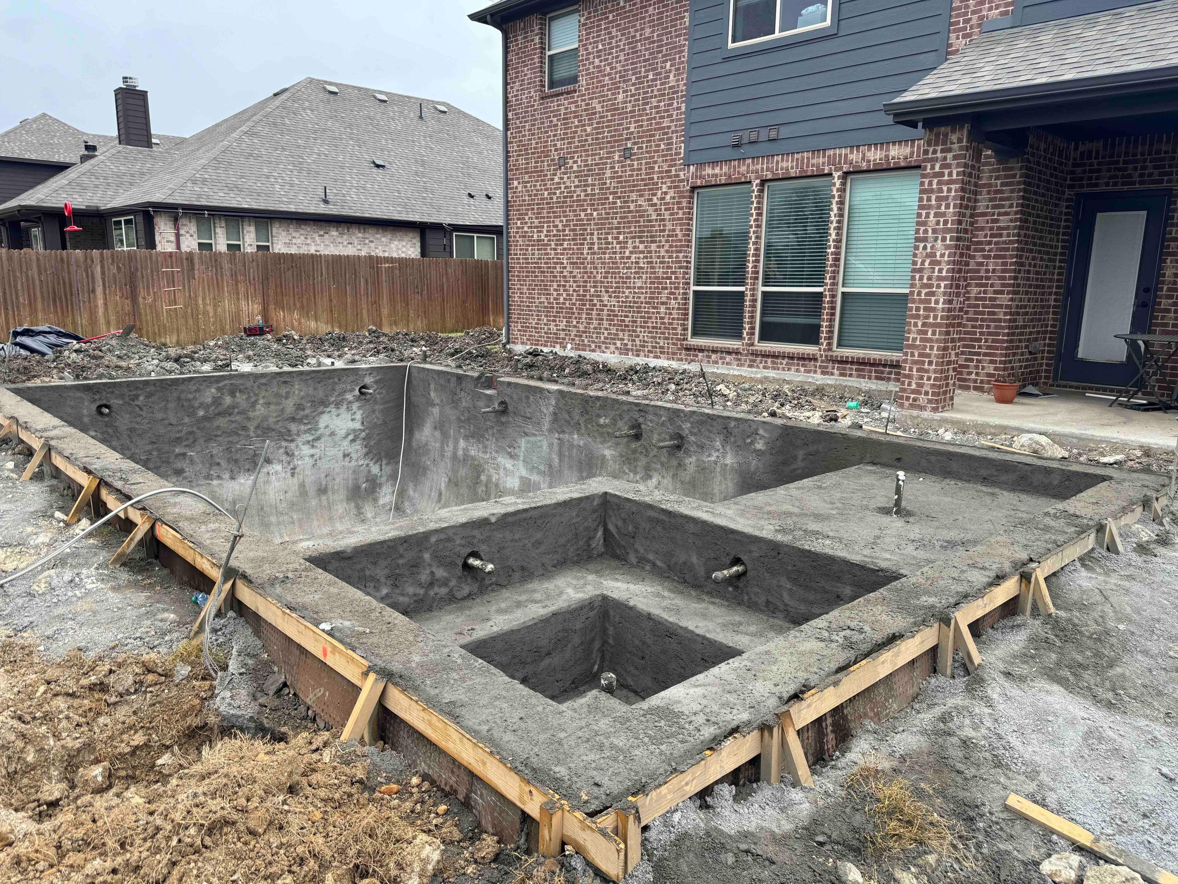 Geometric Pool with Tanning Ledge by Pinnacle Pools and Spas - DFW